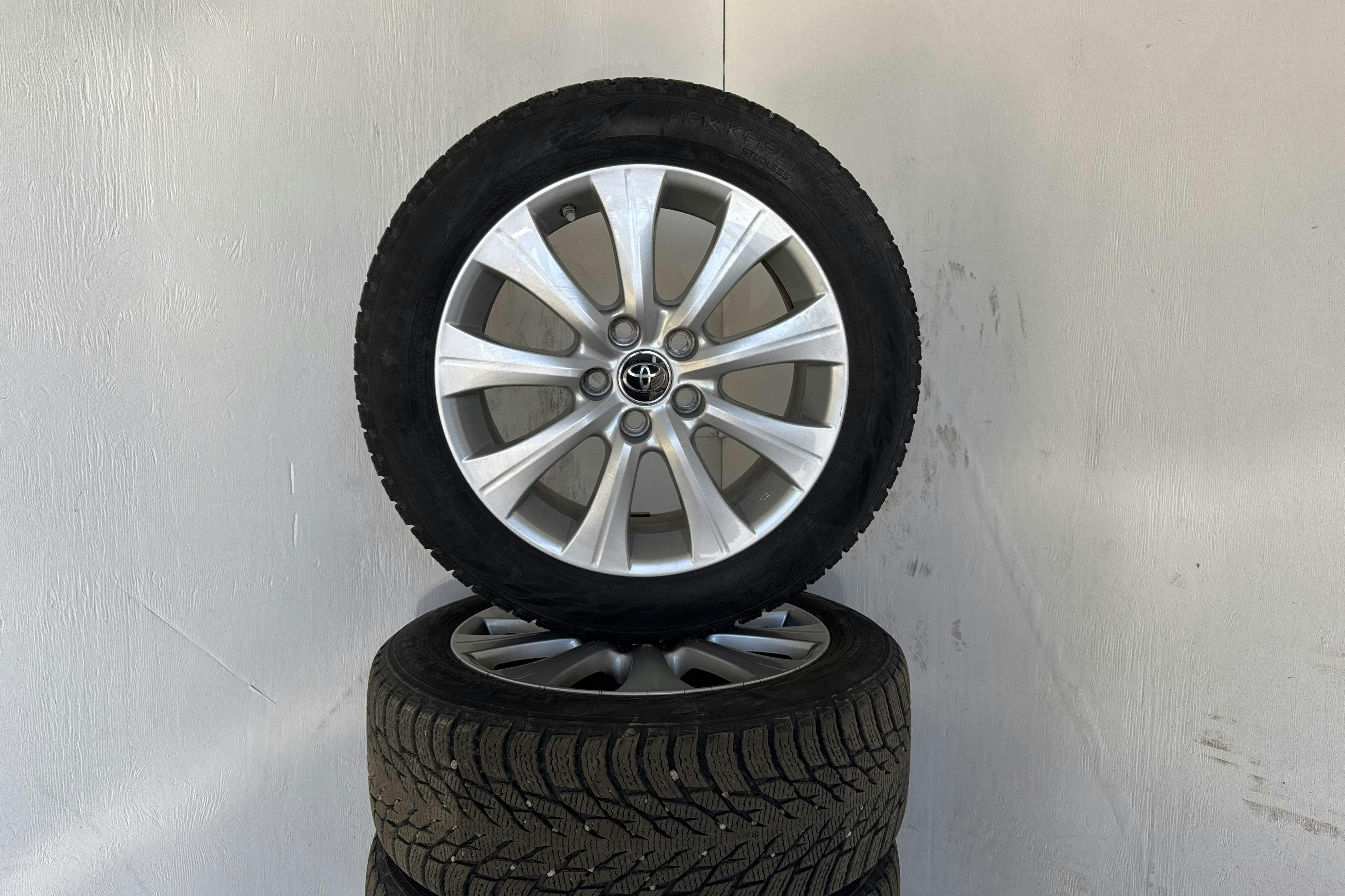 Toyota Camry 2.5 Hybrid (218hk) - 3 829 mil - Automat - svart - 2020
