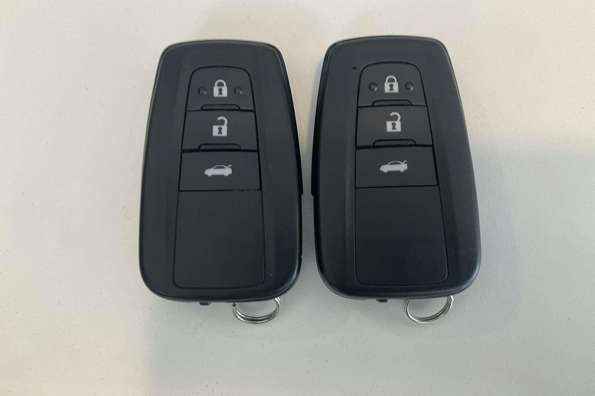 Toyota Camry 2.5 Hybrid (218hk) - 3 829 mil - Automat - svart - 2020