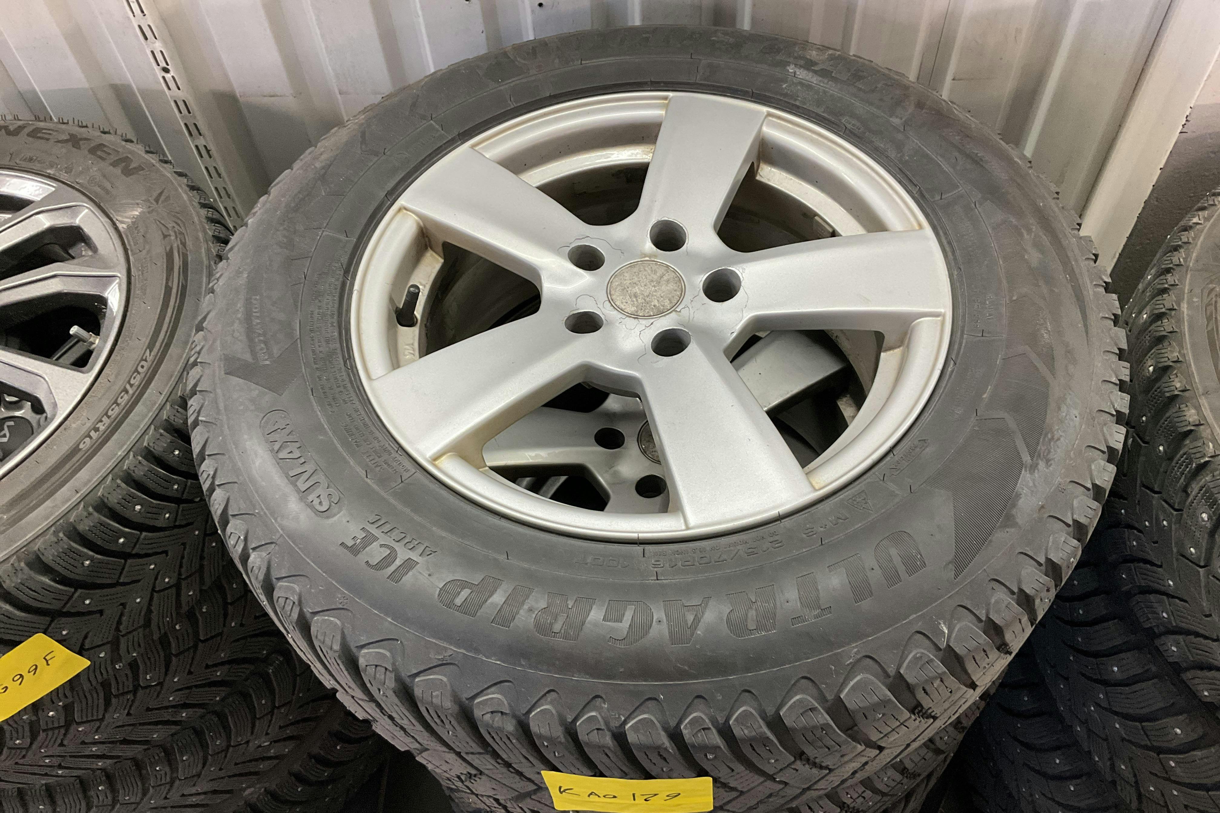 KIA Sportage 1.7 CRDi 2WD (115hk) - 218 070 km - Käsitsi - valge - 2012