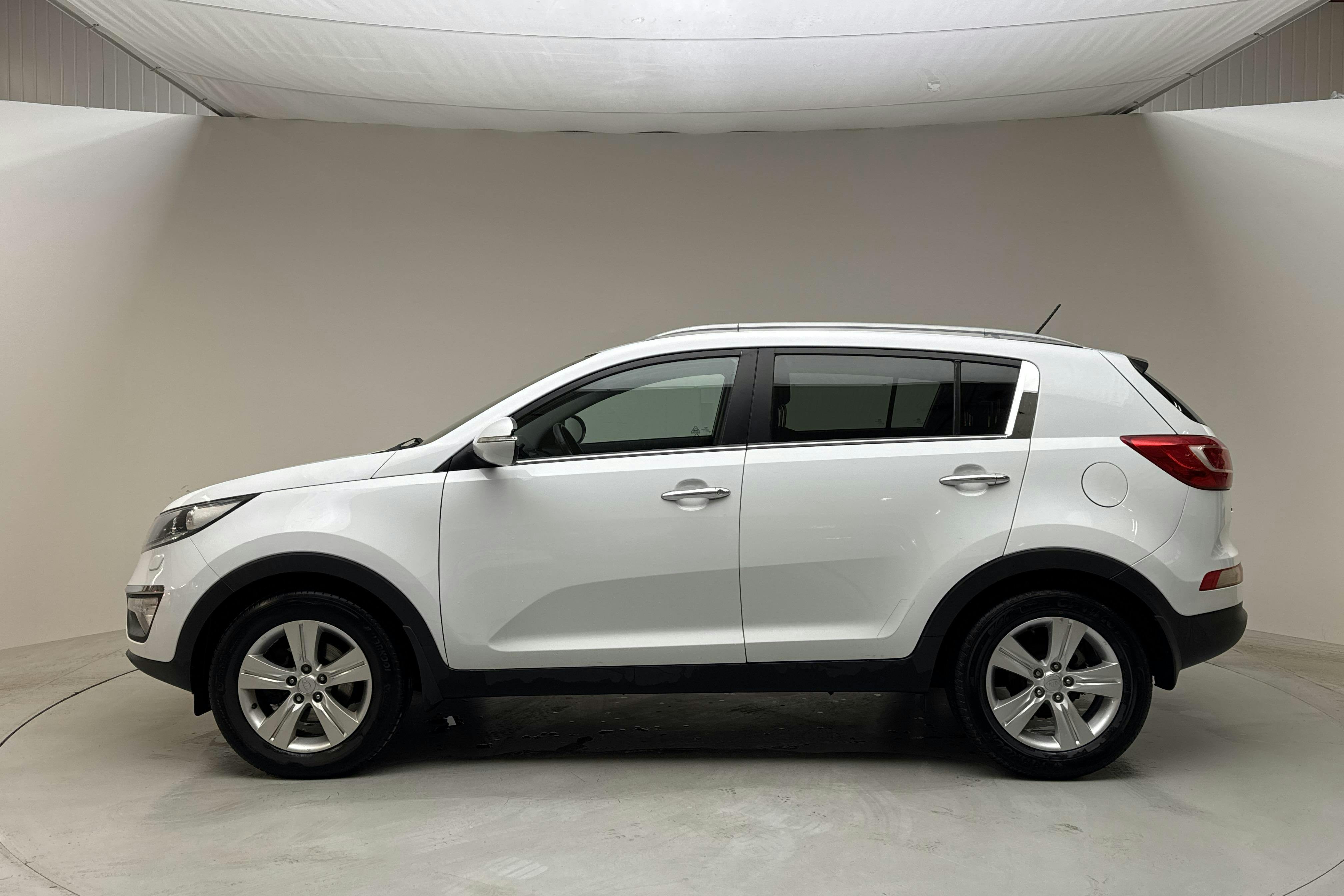 KIA Sportage 1.7 CRDi 2WD (115hk) - 218 070 km - Käsitsi - valge - 2012