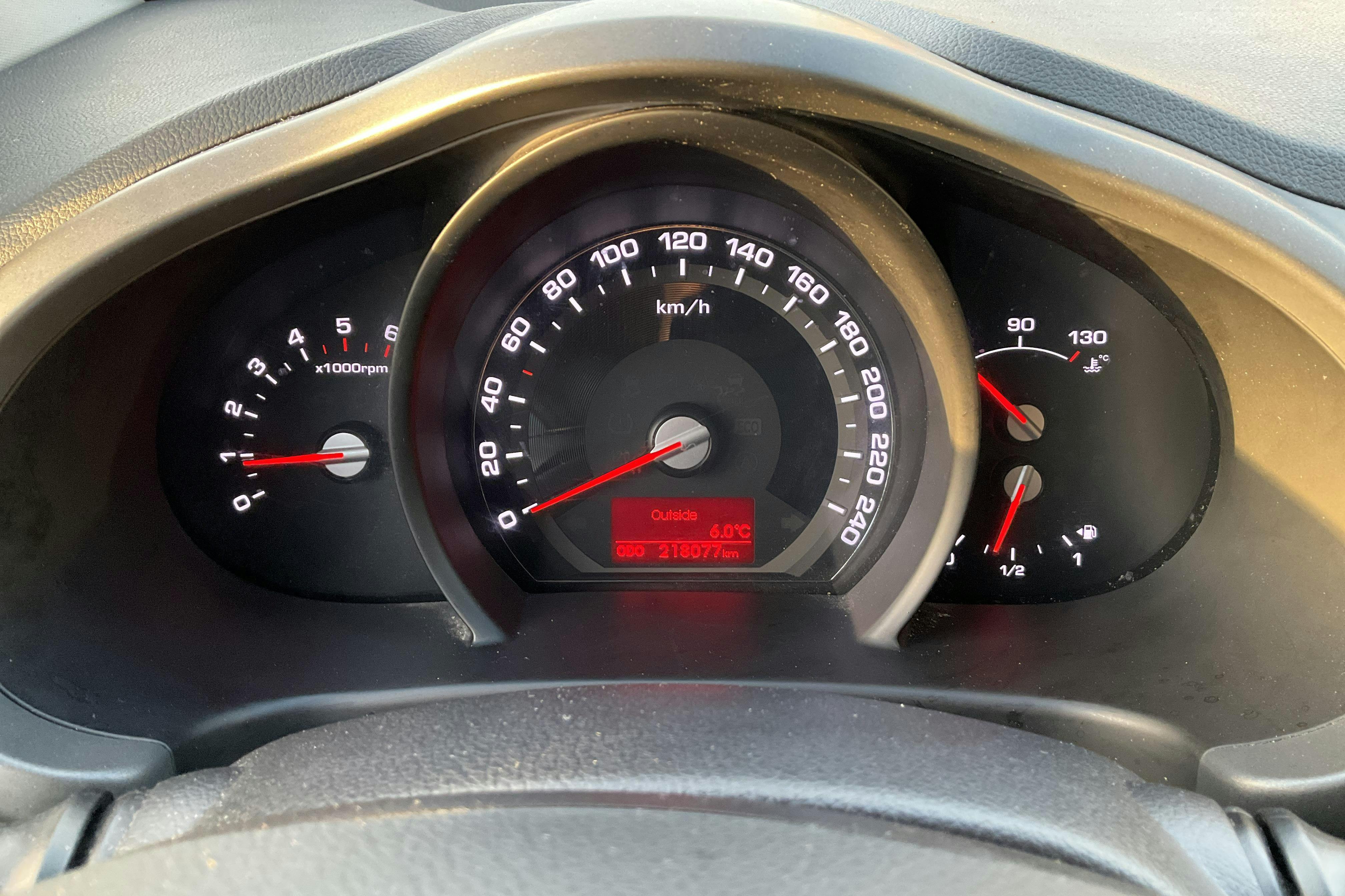 KIA Sportage 1.7 CRDi 2WD (115hk) - 218 070 km - Käsitsi - valge - 2012