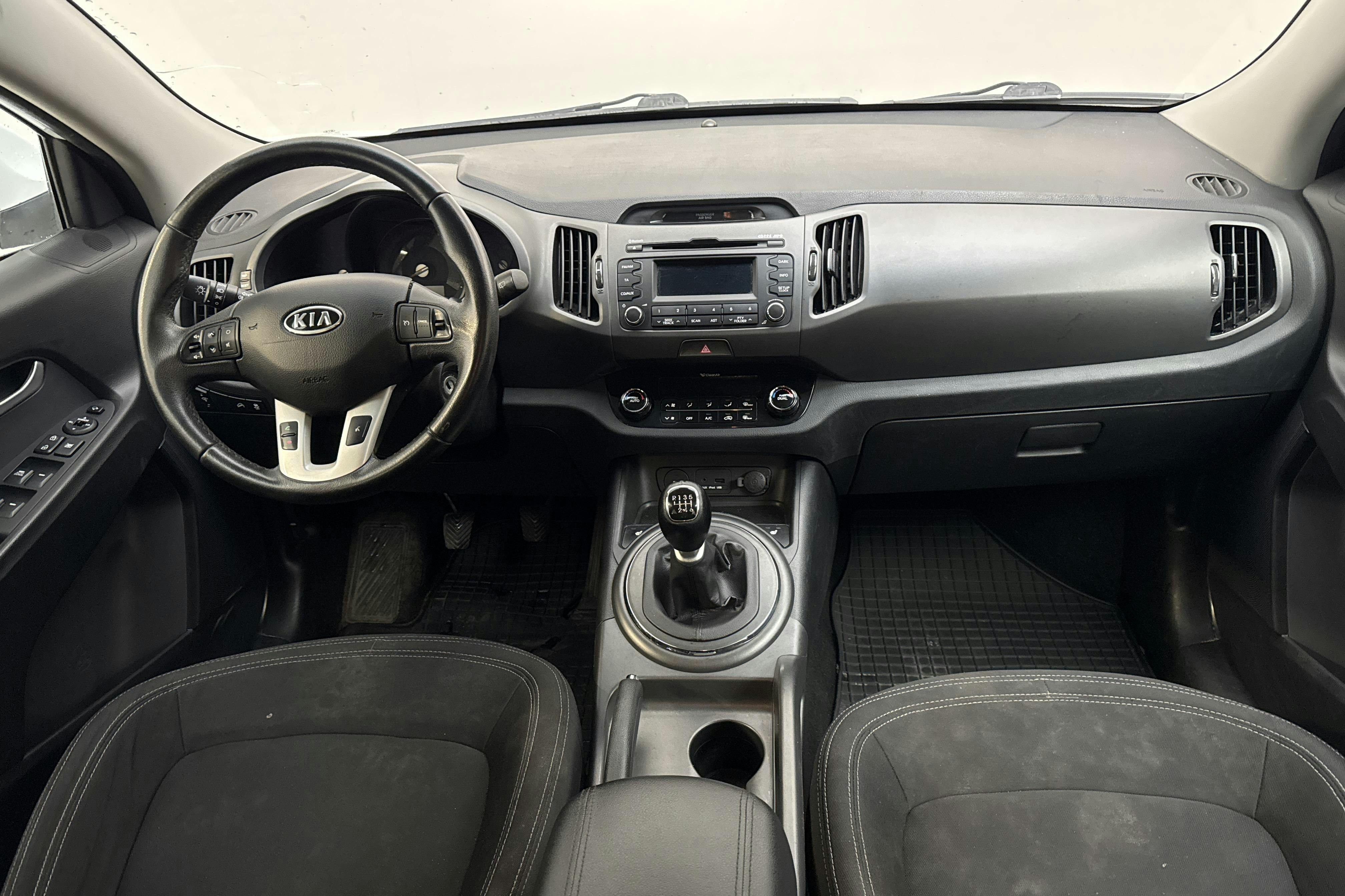 KIA Sportage 1.7 CRDi 2WD (115hk) - 218 070 km - Käsitsi - valge - 2012