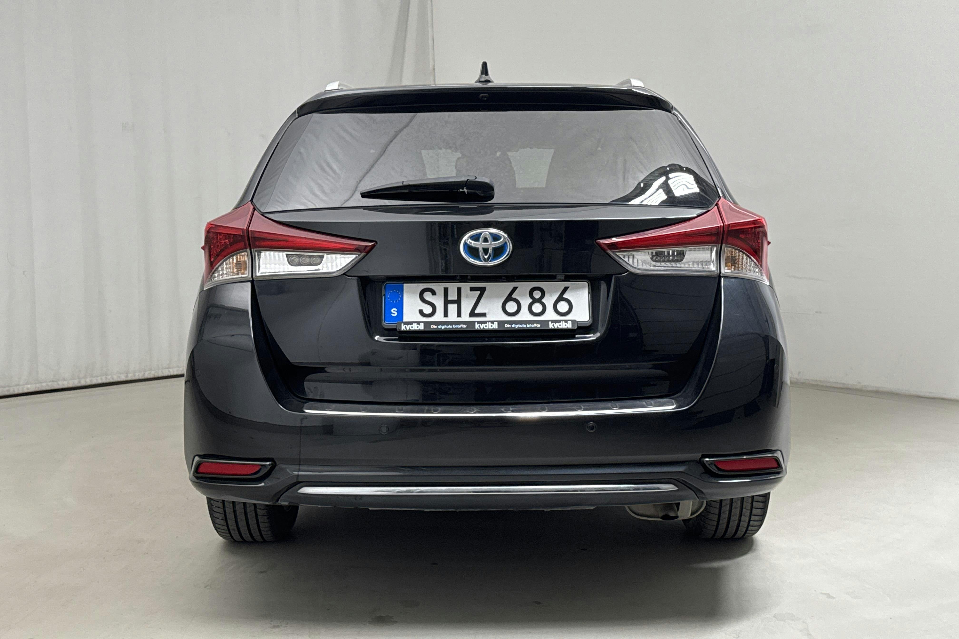 Toyota Auris 1.8 HSD Touring Sports (99hk) - 109 240 km - Automatic - black - 2016