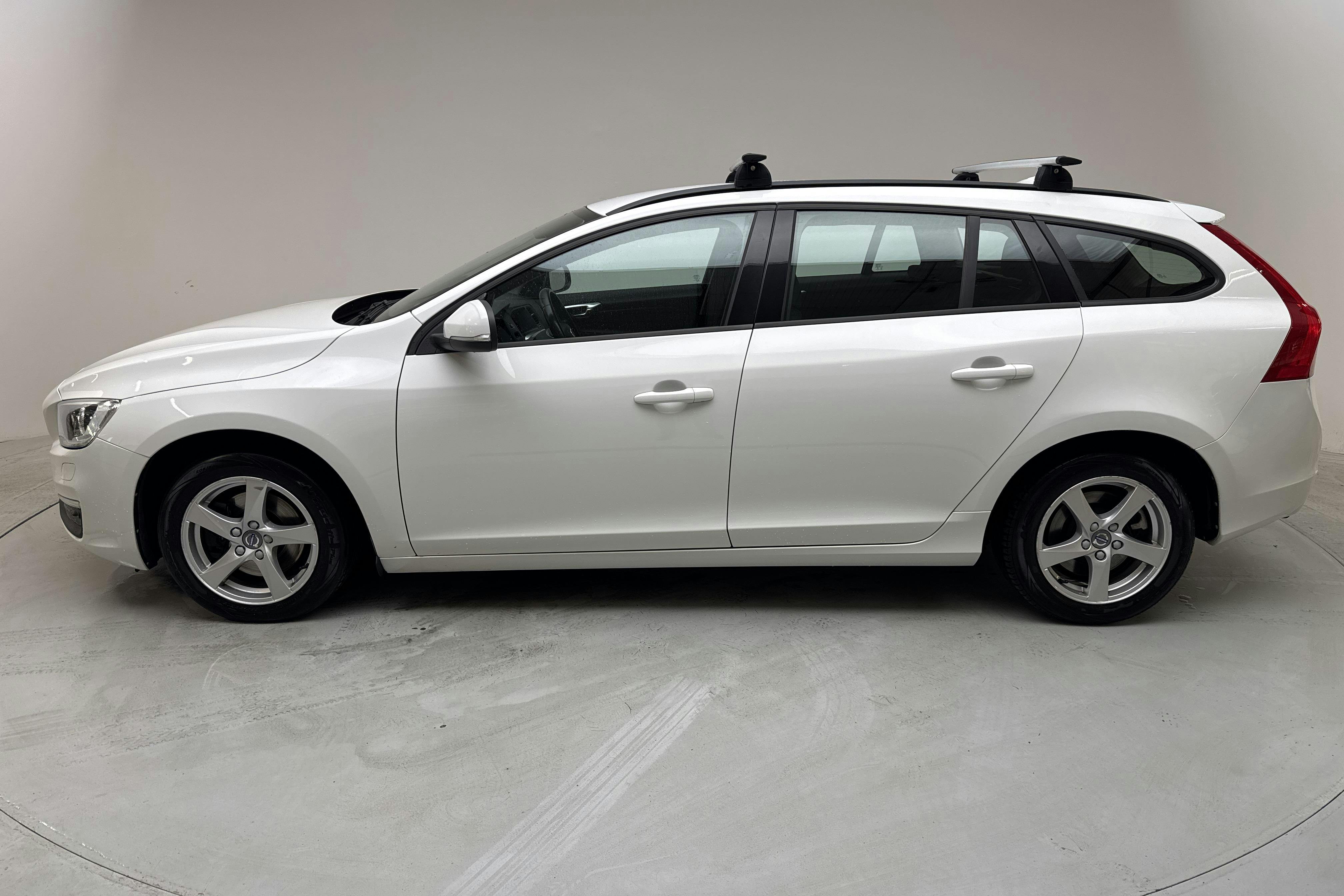 Volvo V60 T3 (152hk) - 12 829 mil - Automat - vit - 2018