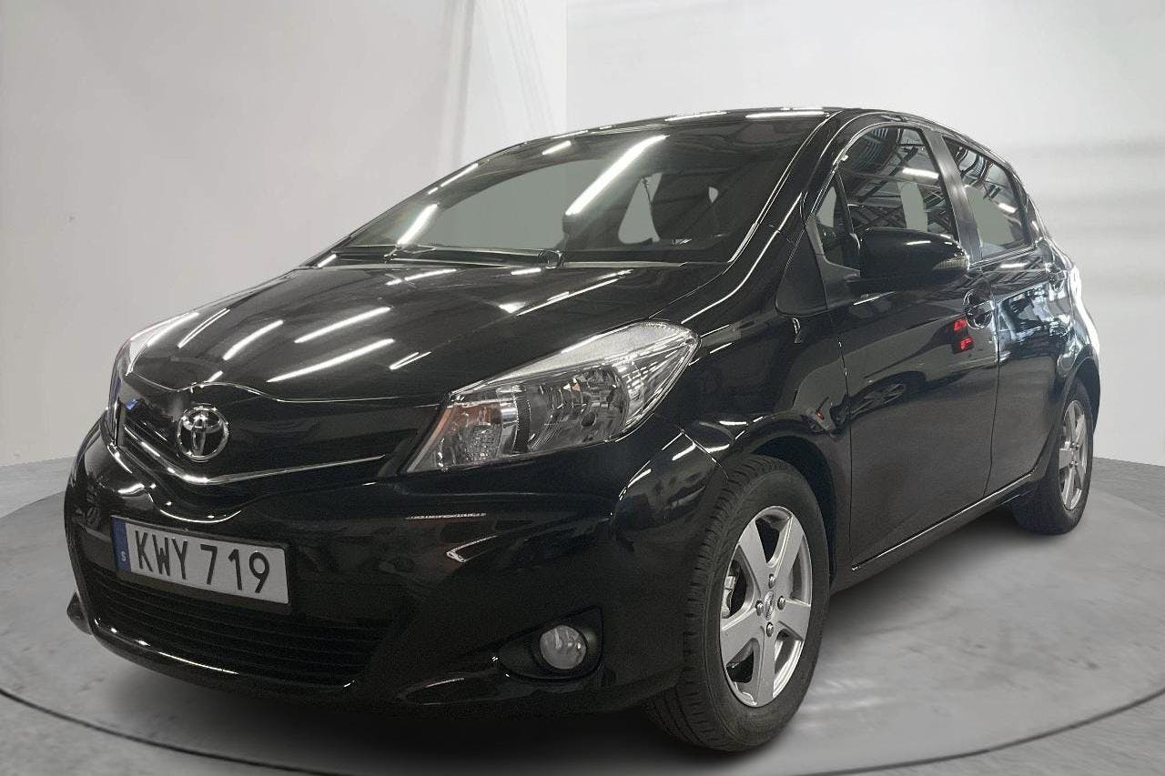 Toyota Yaris 1.33 5dr (100hk) - 185 730 km - Manualna - czarny - 2013