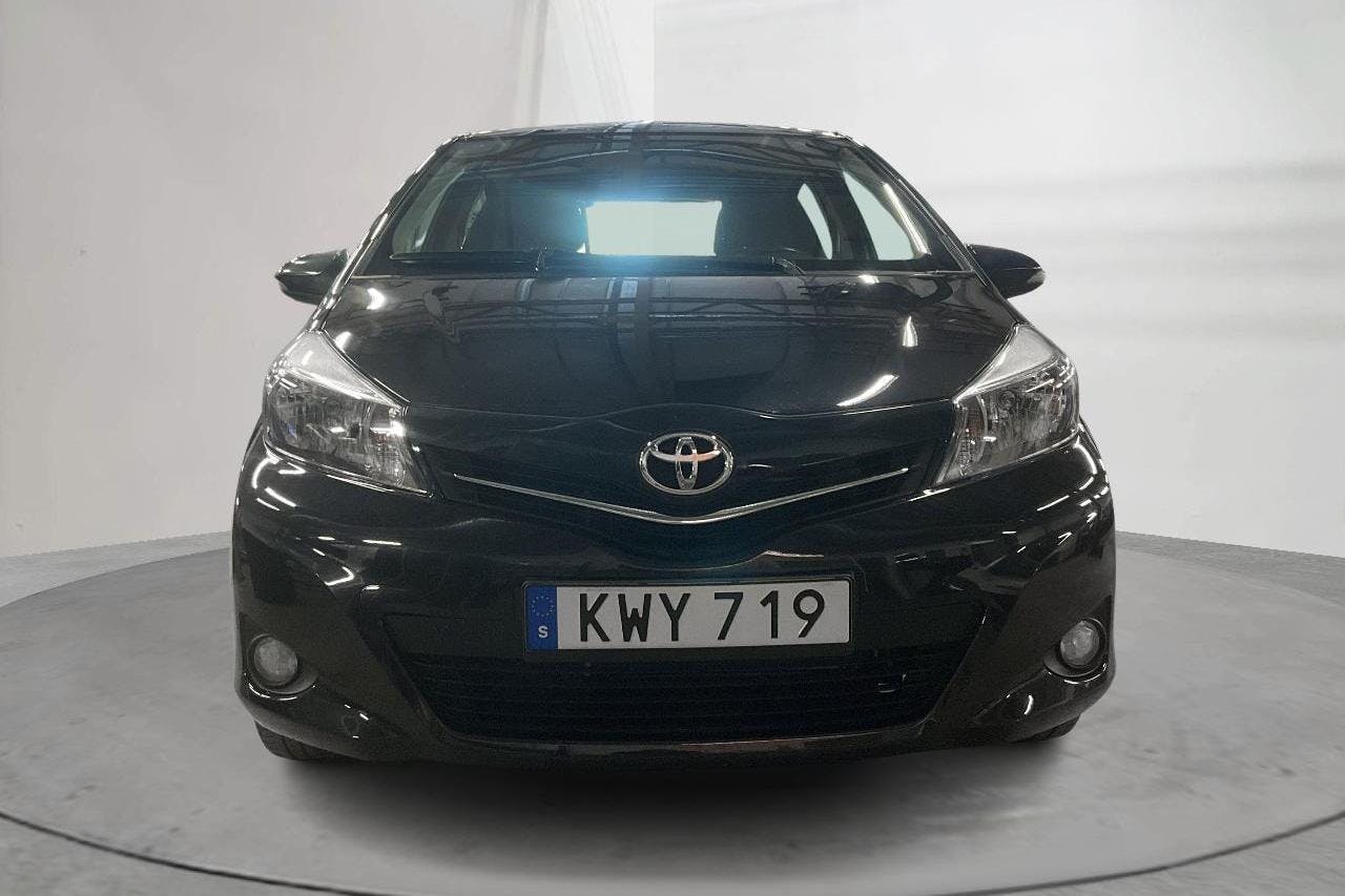 Toyota Yaris 1.33 5dr (100hk) - 18 573 mil - Manuell - svart - 2013