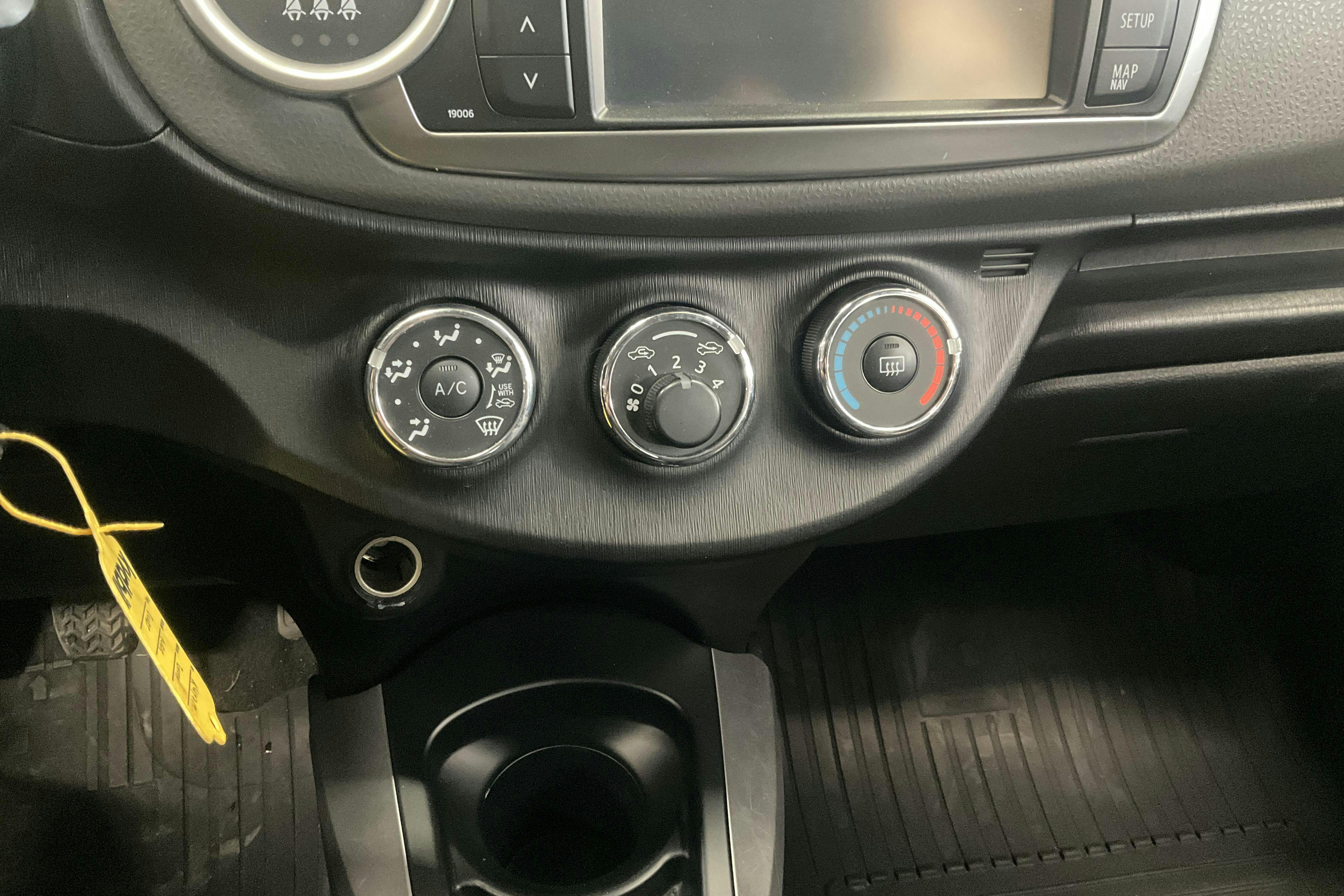 Toyota Yaris 1.33 5dr (100hk) - 18 573 mil - Manuell - svart - 2013