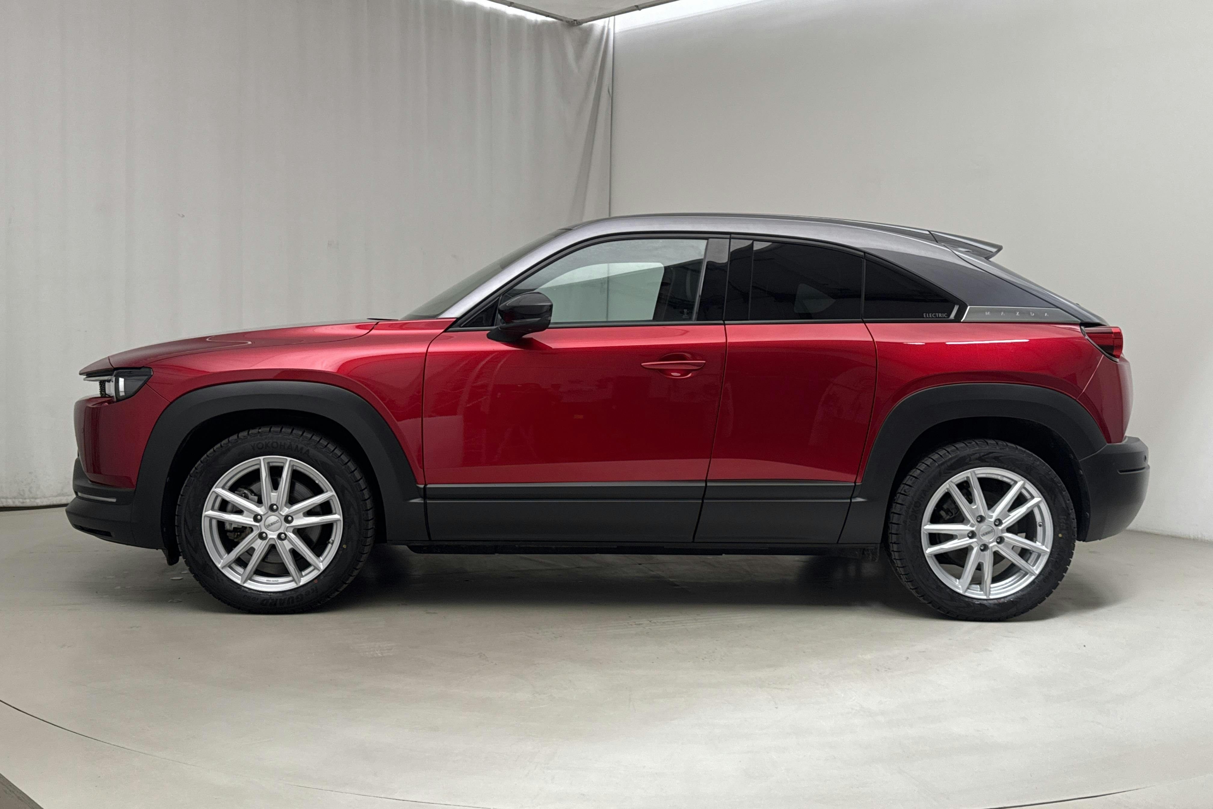 Mazda MX-30 e-Skyactiv (145hk) - 2 521 mil - Automat - röd - 2021