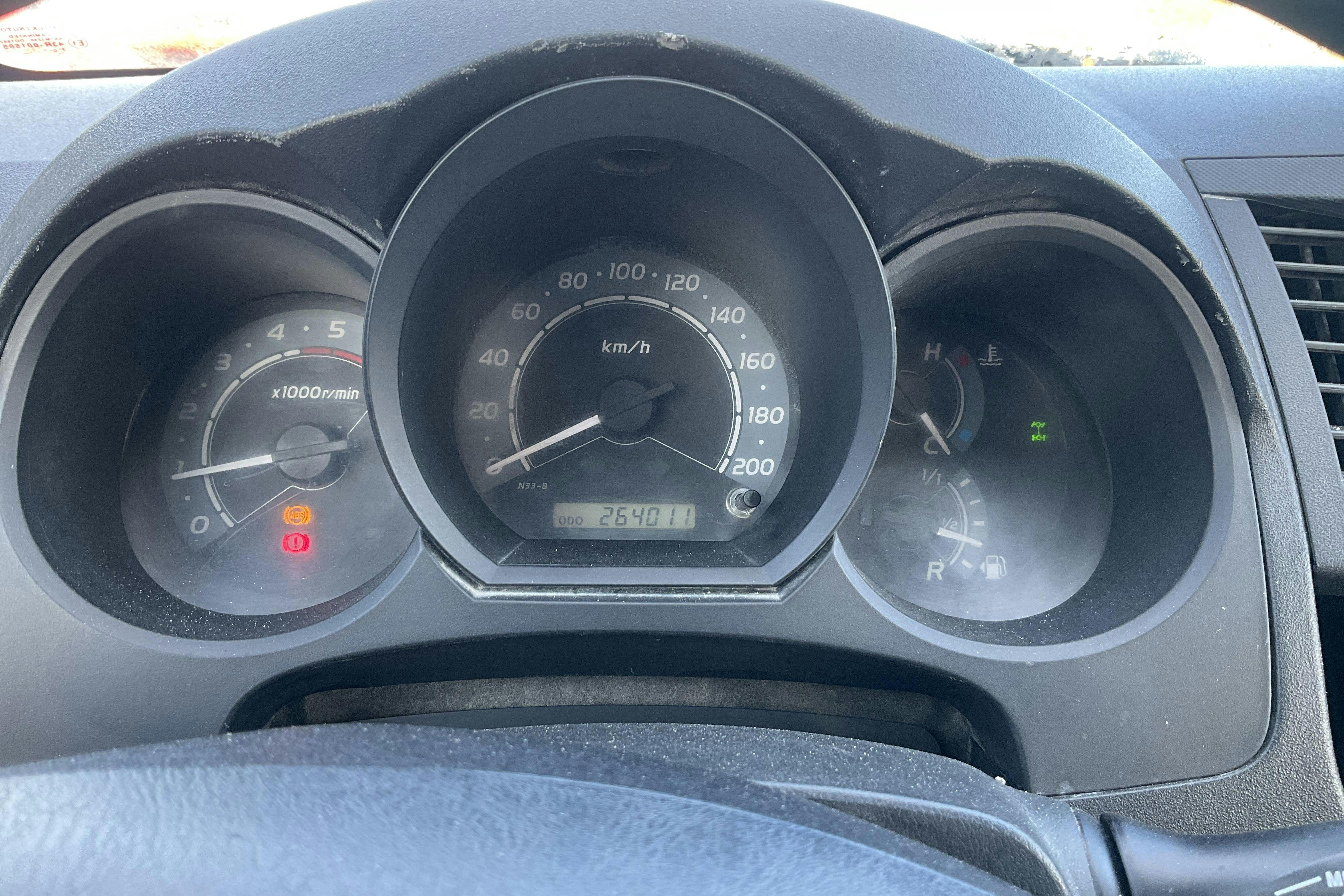 Toyota Hilux 2.5 D-4D 4WD (120hk) - 264 020 km - Manual - white - 2007