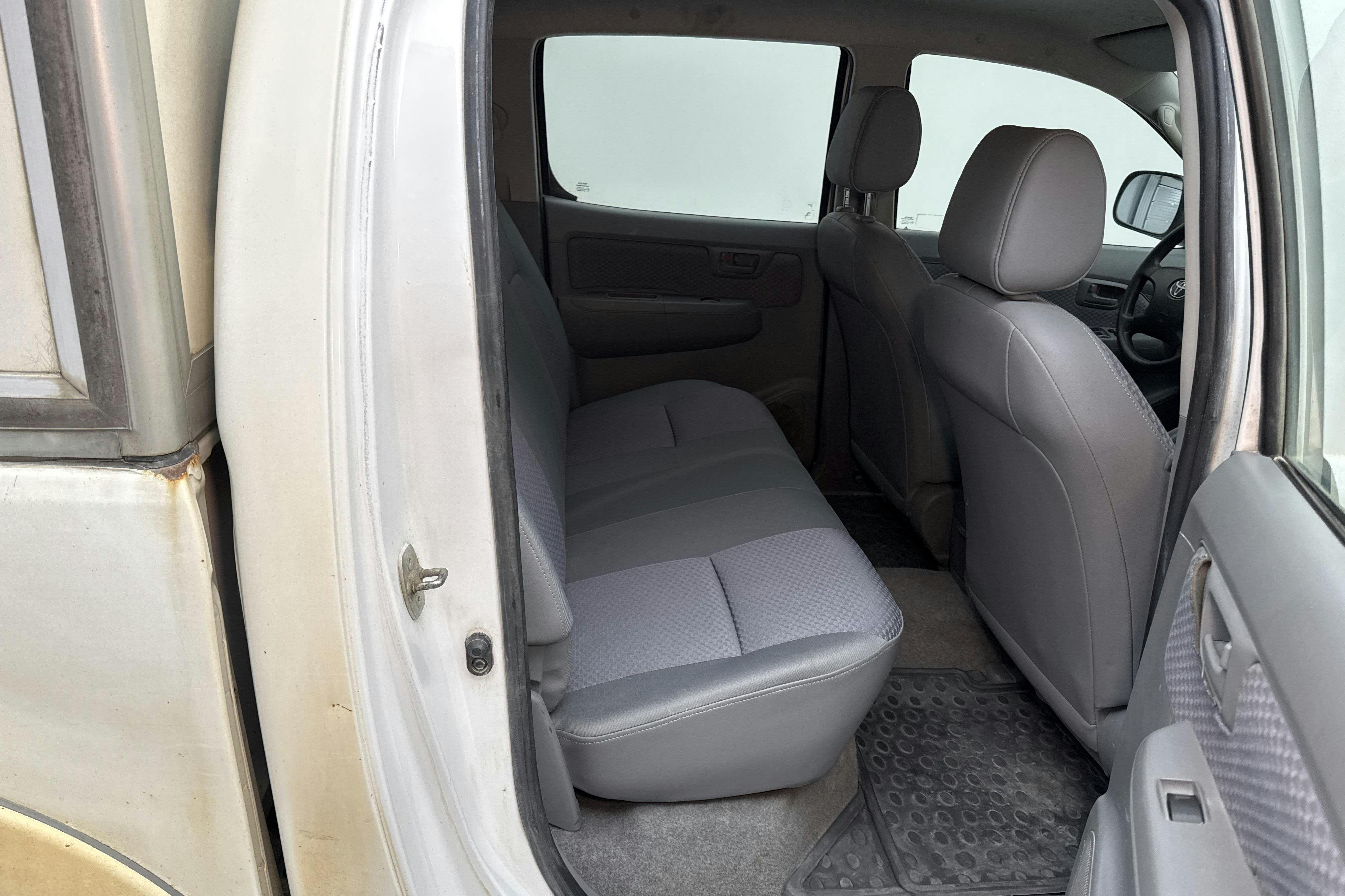 Toyota Hilux 2.5 D-4D 4WD (120hk) - 264 020 km - Manual - white - 2007