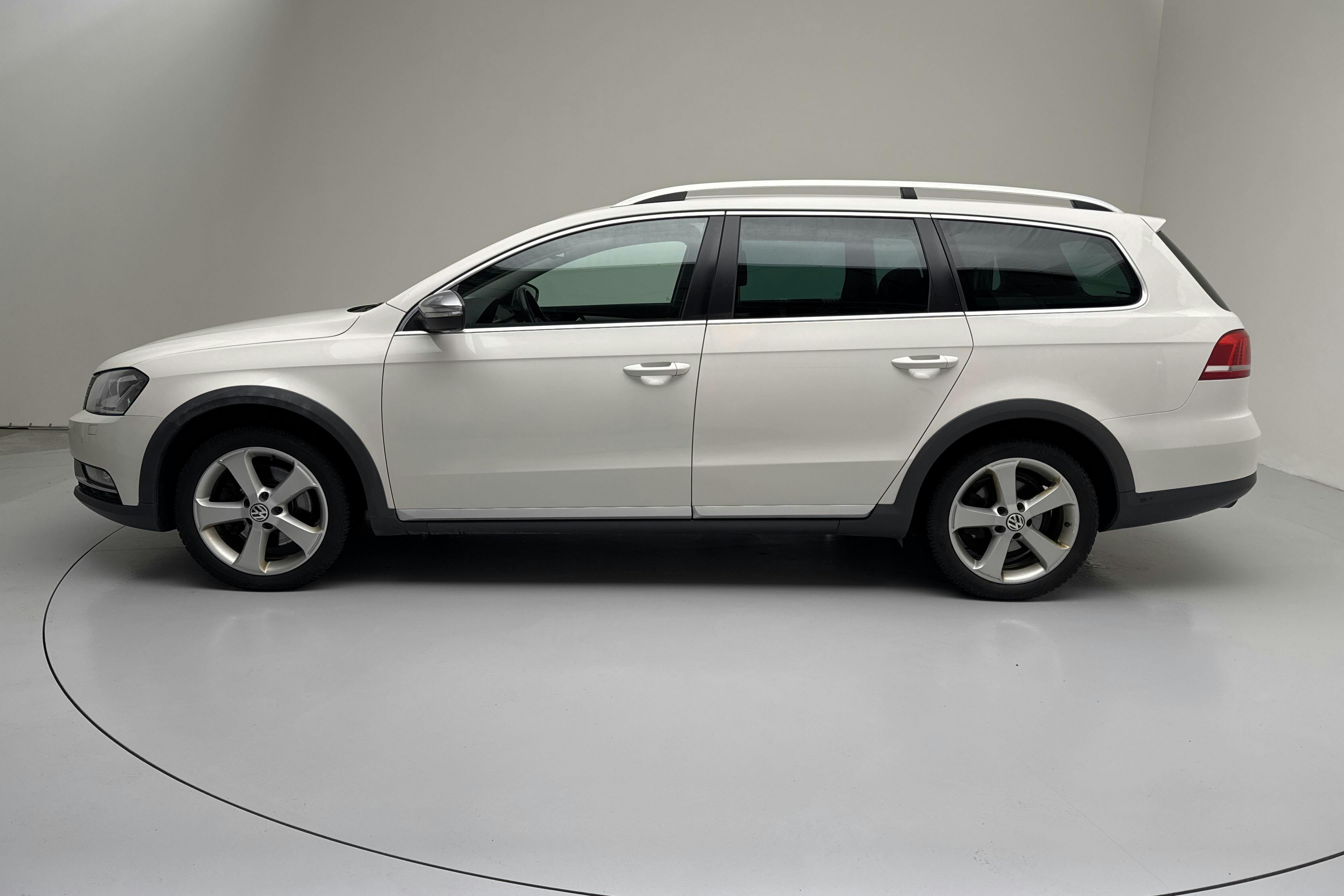 VW Passat Alltrack 2.0 TDI BlueMotion Technology 4Motion (177hk) - 19 347 mil - Automat - vit - 2014