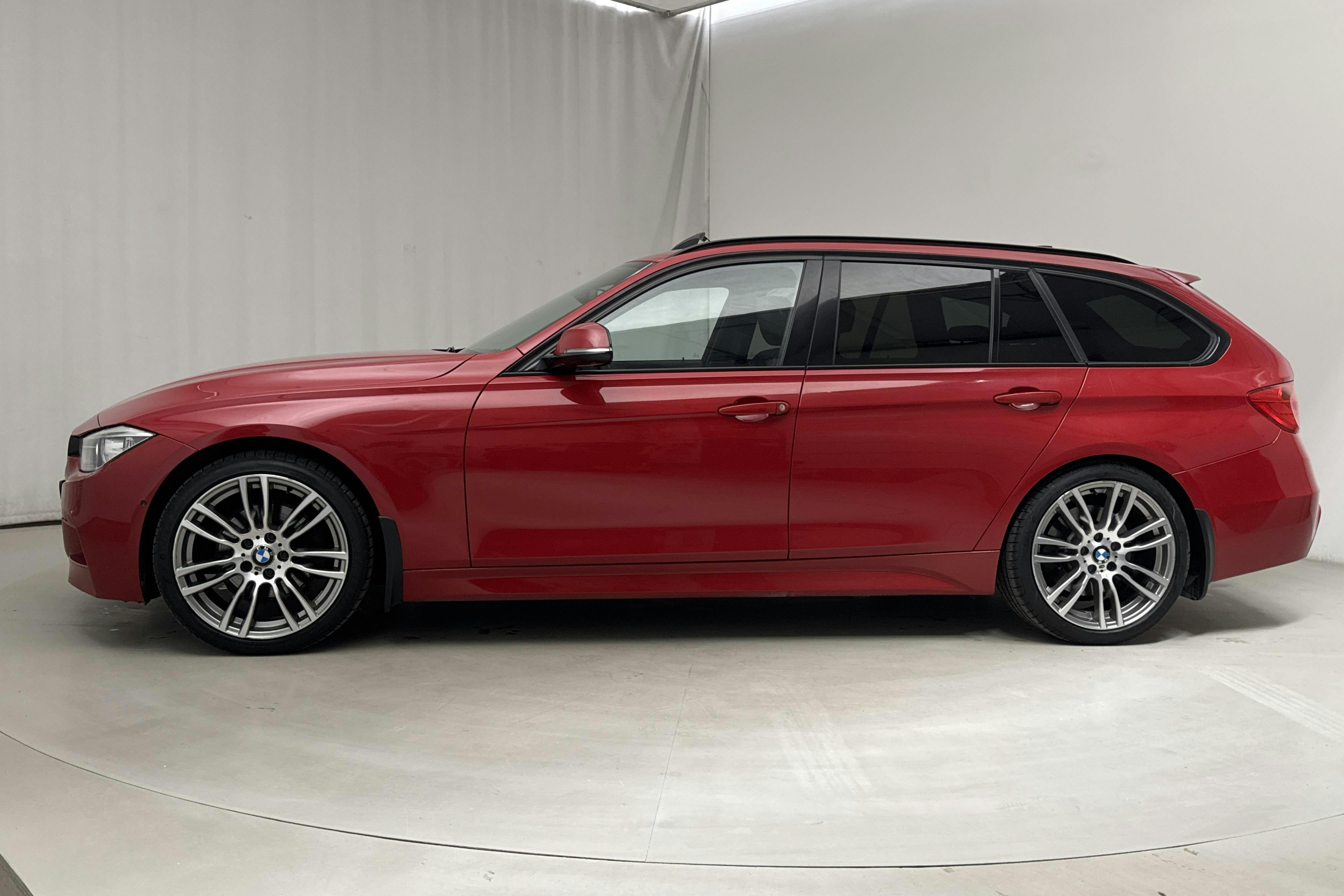 BMW 330d Touring, F31 (258hk) - 149 420 km - Automatic - red - 2013