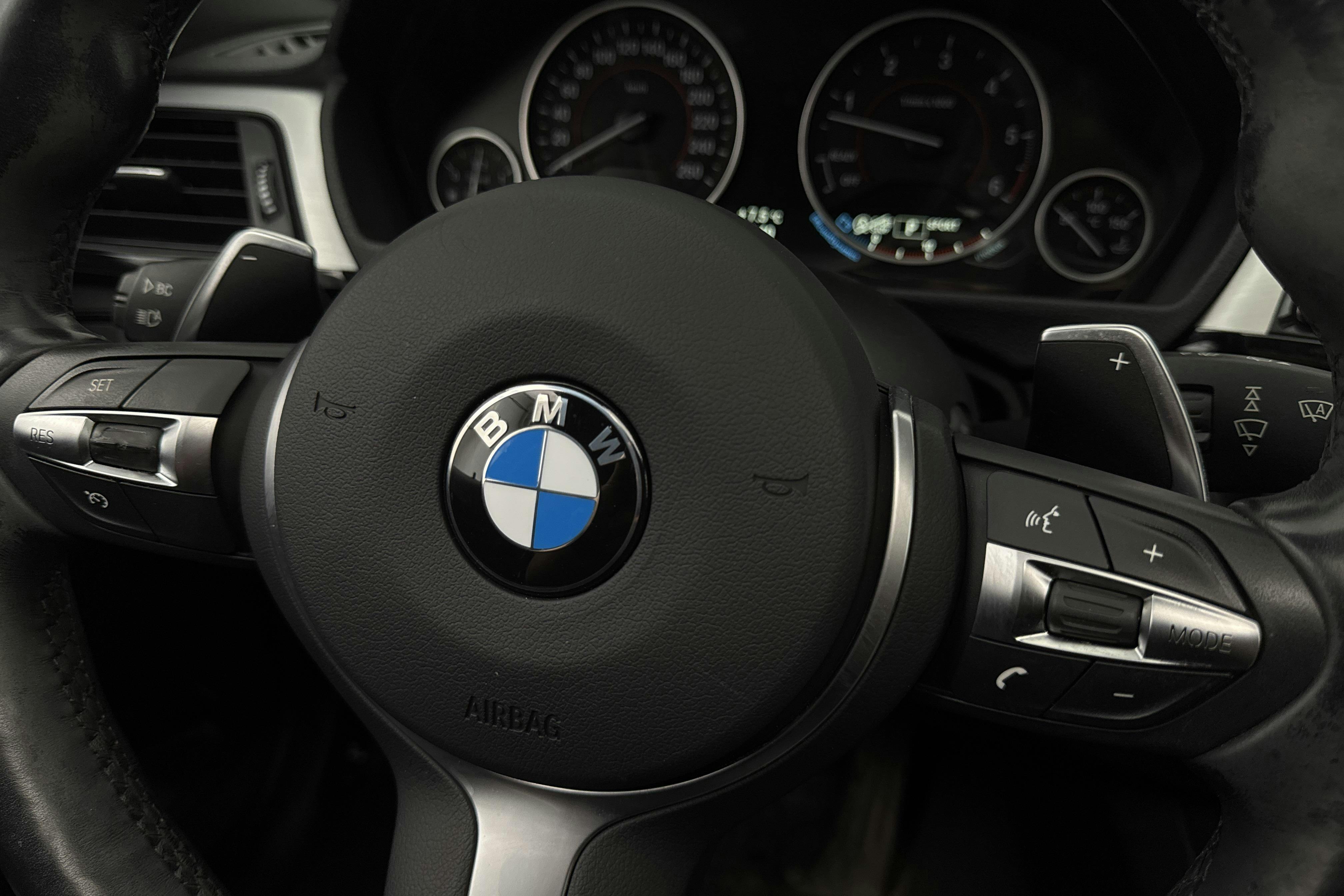 BMW 330d Touring, F31 (258hk) - 149 420 km - Automatic - red - 2013