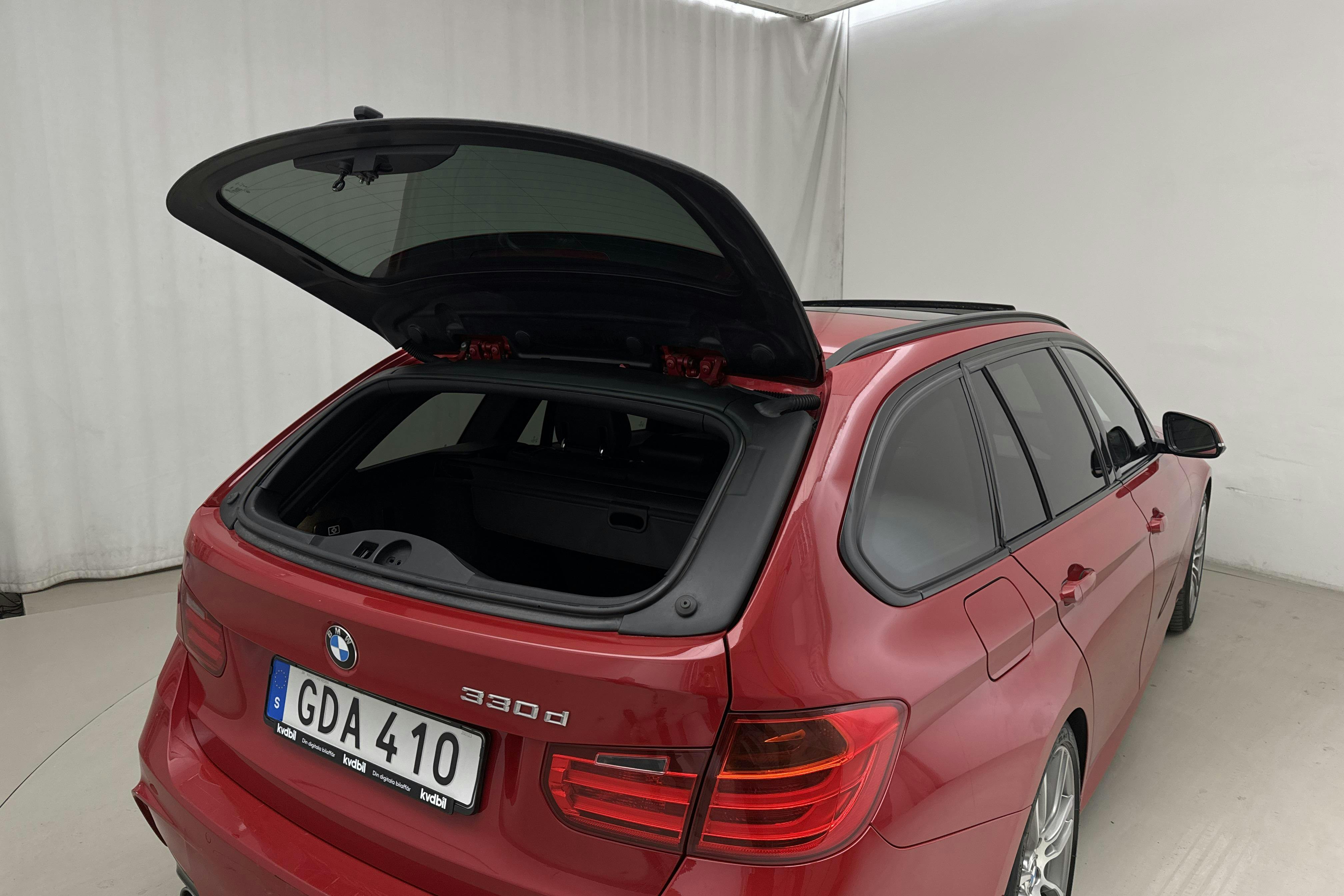 BMW 330d Touring, F31 (258hk) - 149 420 km - Automatic - red - 2013