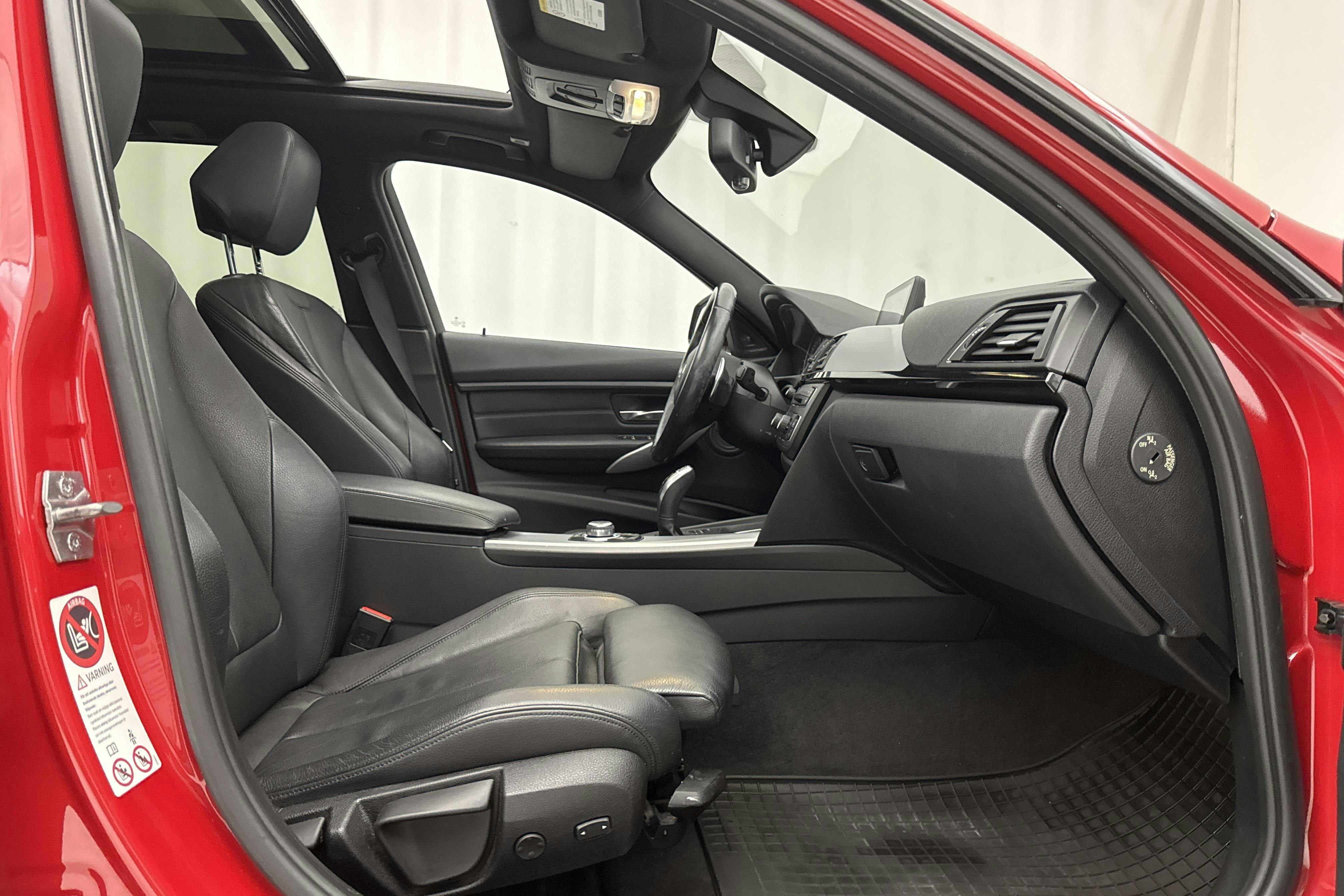 BMW 330d Touring, F31 (258hk) - 149 420 km - Automatic - red - 2013