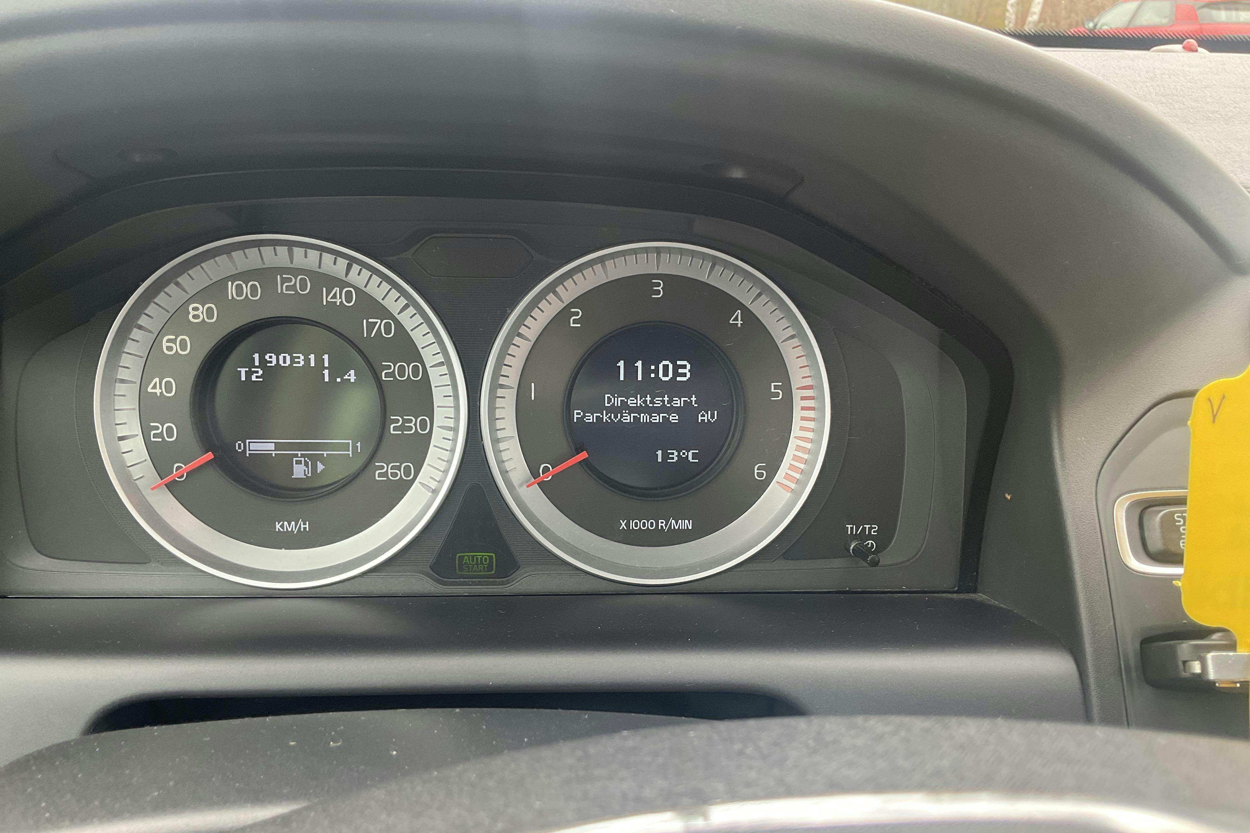 Volvo XC60 D3 2WD (163hk) - 190 310 km - Manualna - Light Grey - 2012