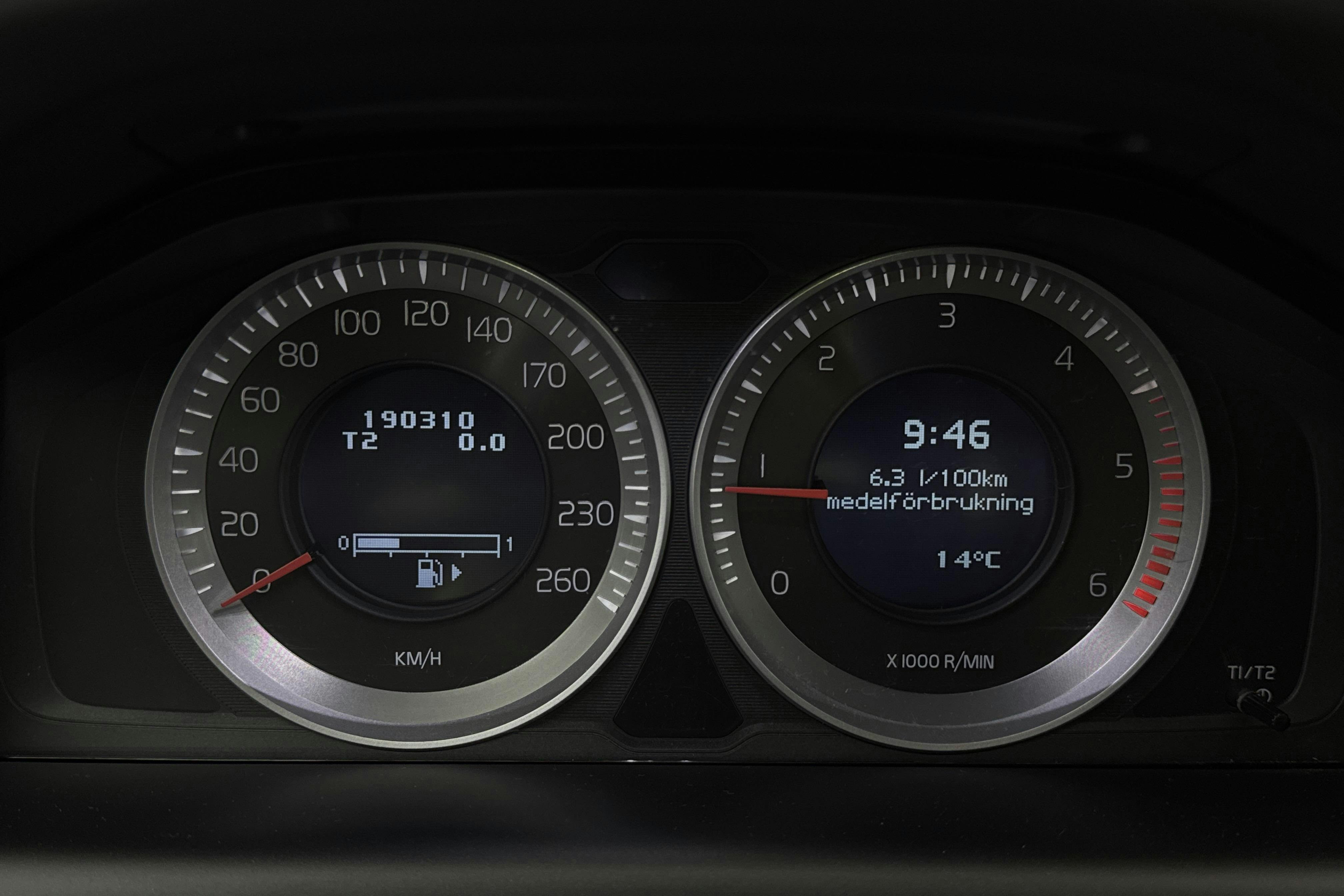 Volvo XC60 D3 2WD (163hk) - 190 310 km - Manualna - Light Grey - 2012