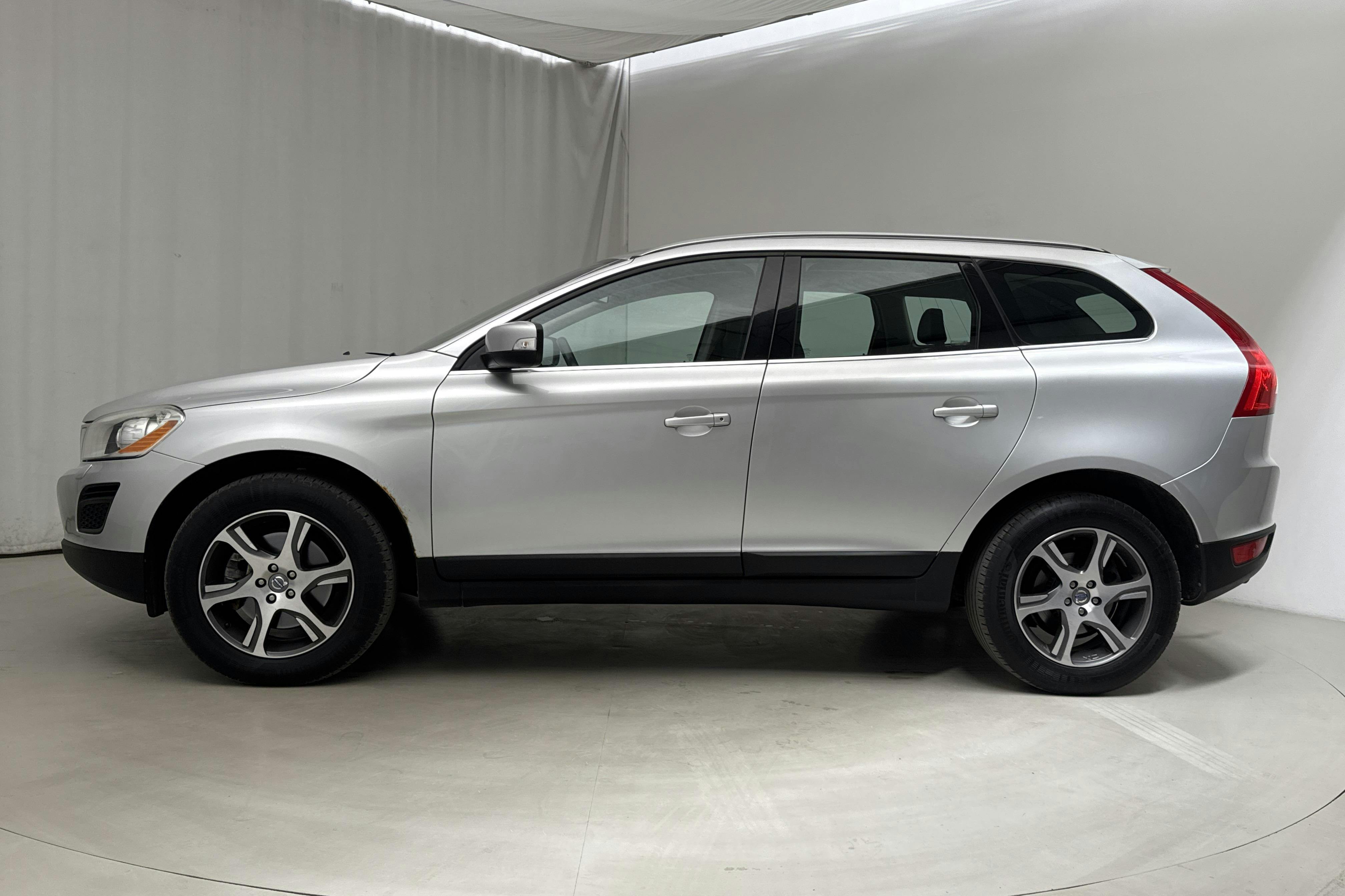 Volvo XC60 D3 2WD (163hk) - 190 310 km - Manualna - Light Grey - 2012