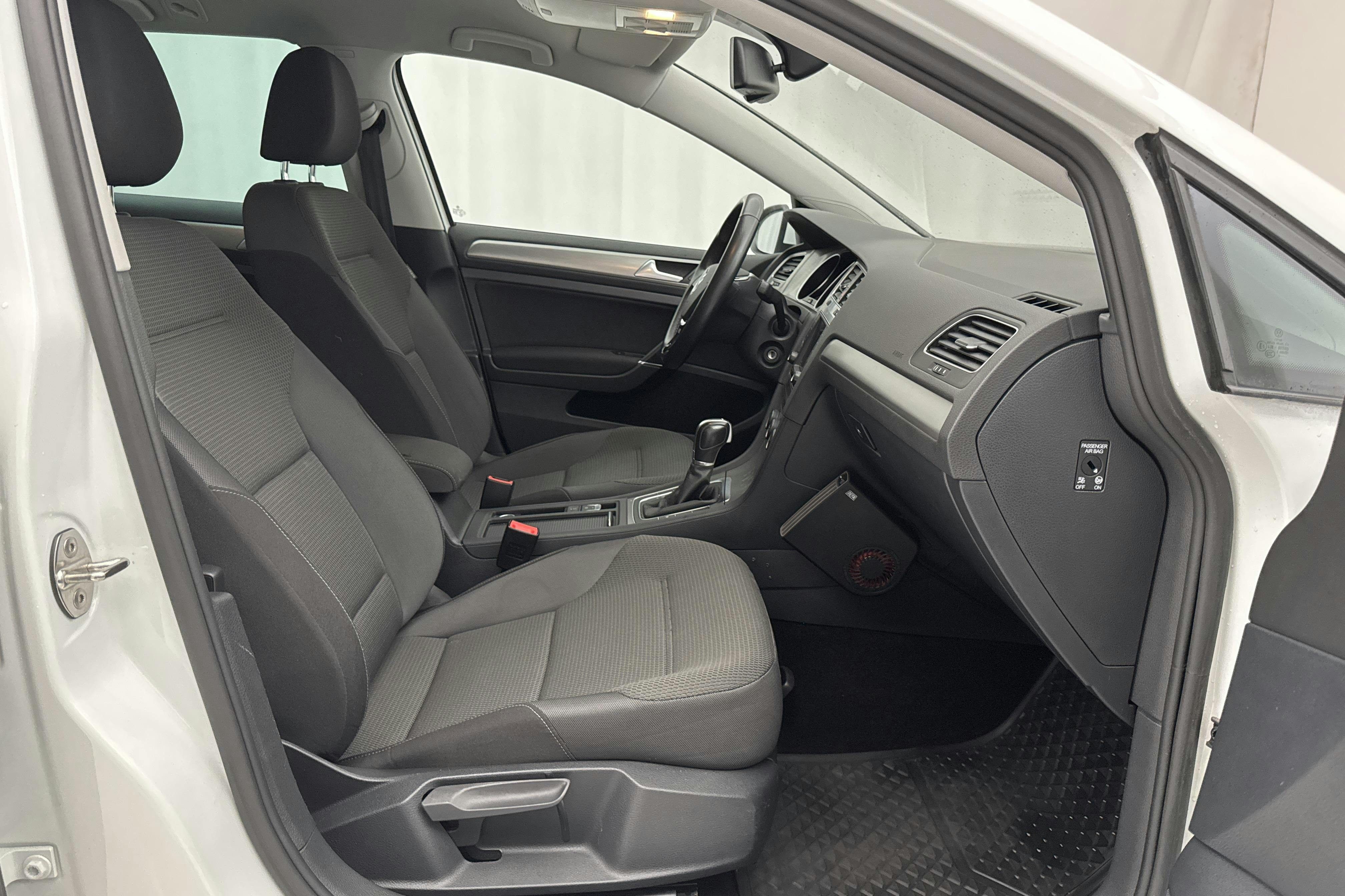 VW Golf VII 1.4 TGI BlueMotion Sportscombi (110hk) - 79 570 km - Automaatne - valge - 2016