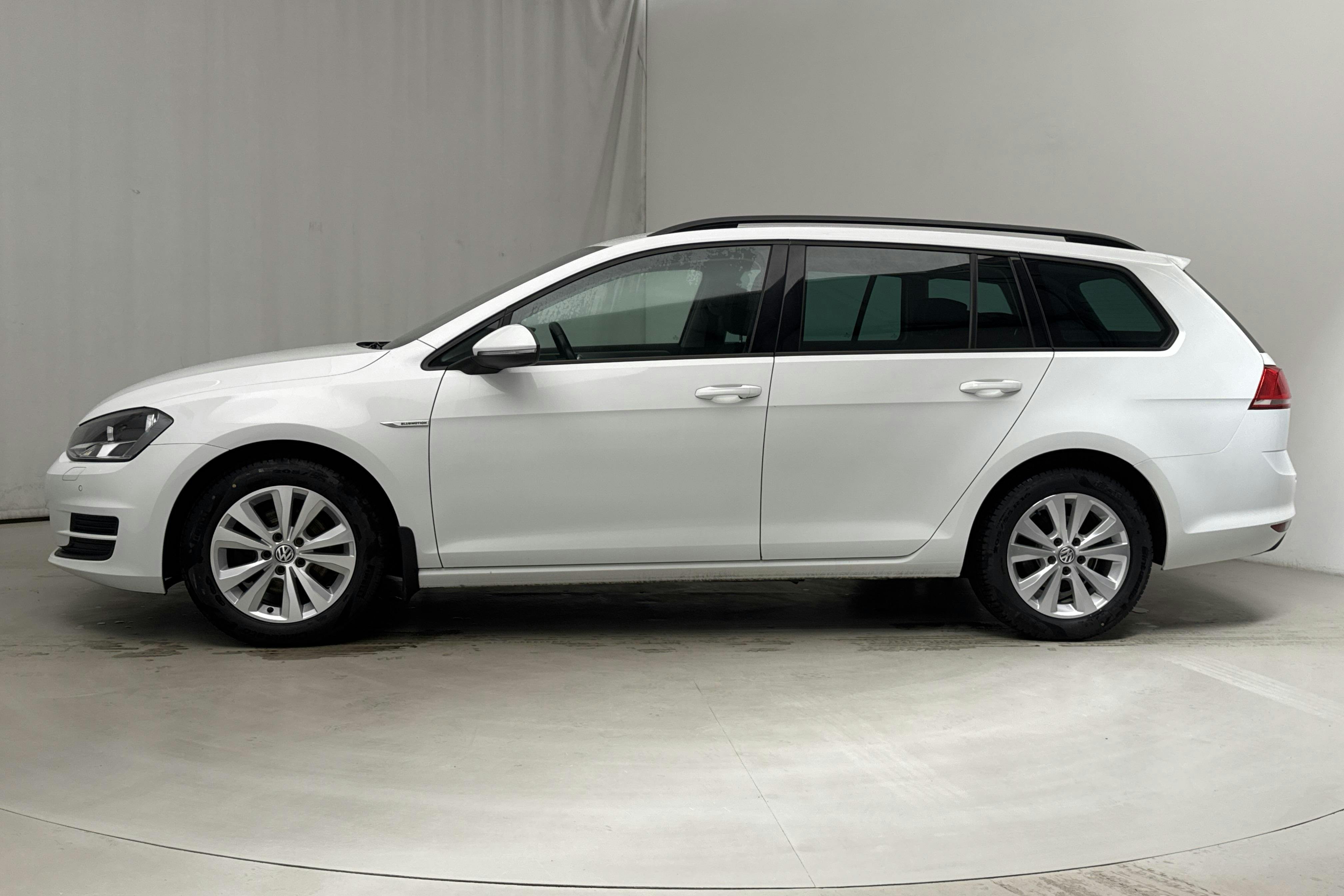 VW Golf VII 1.4 TGI BlueMotion Sportscombi (110hk) - 79 570 km - Automaatne - valge - 2016