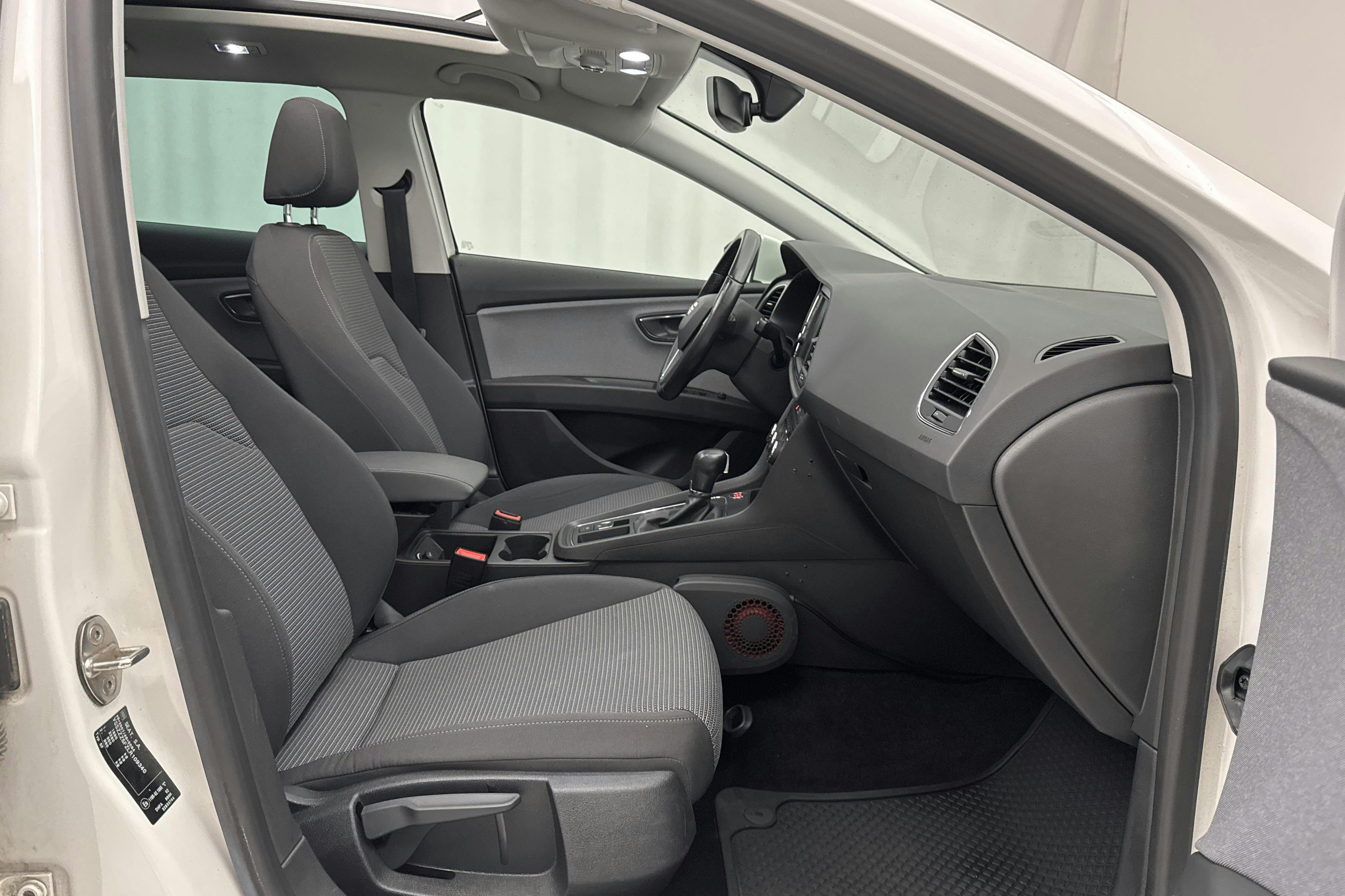 Seat Leon 1.5 TGI ST (130hk) - 50 440 km - Automaatne - valge - 2020