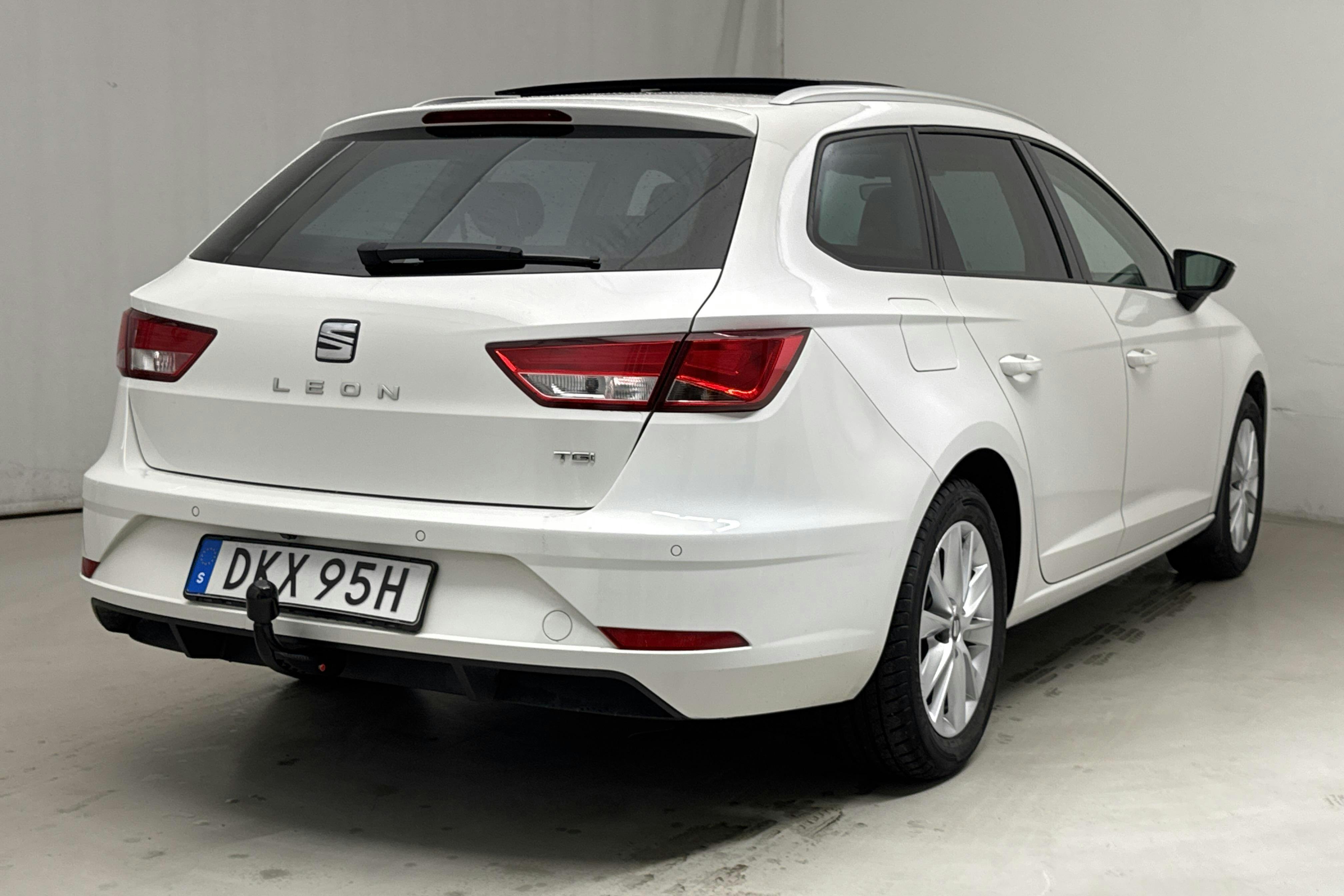 Seat Leon 1.5 TGI ST (130hk) - 50 440 km - Automaatne - valge - 2020