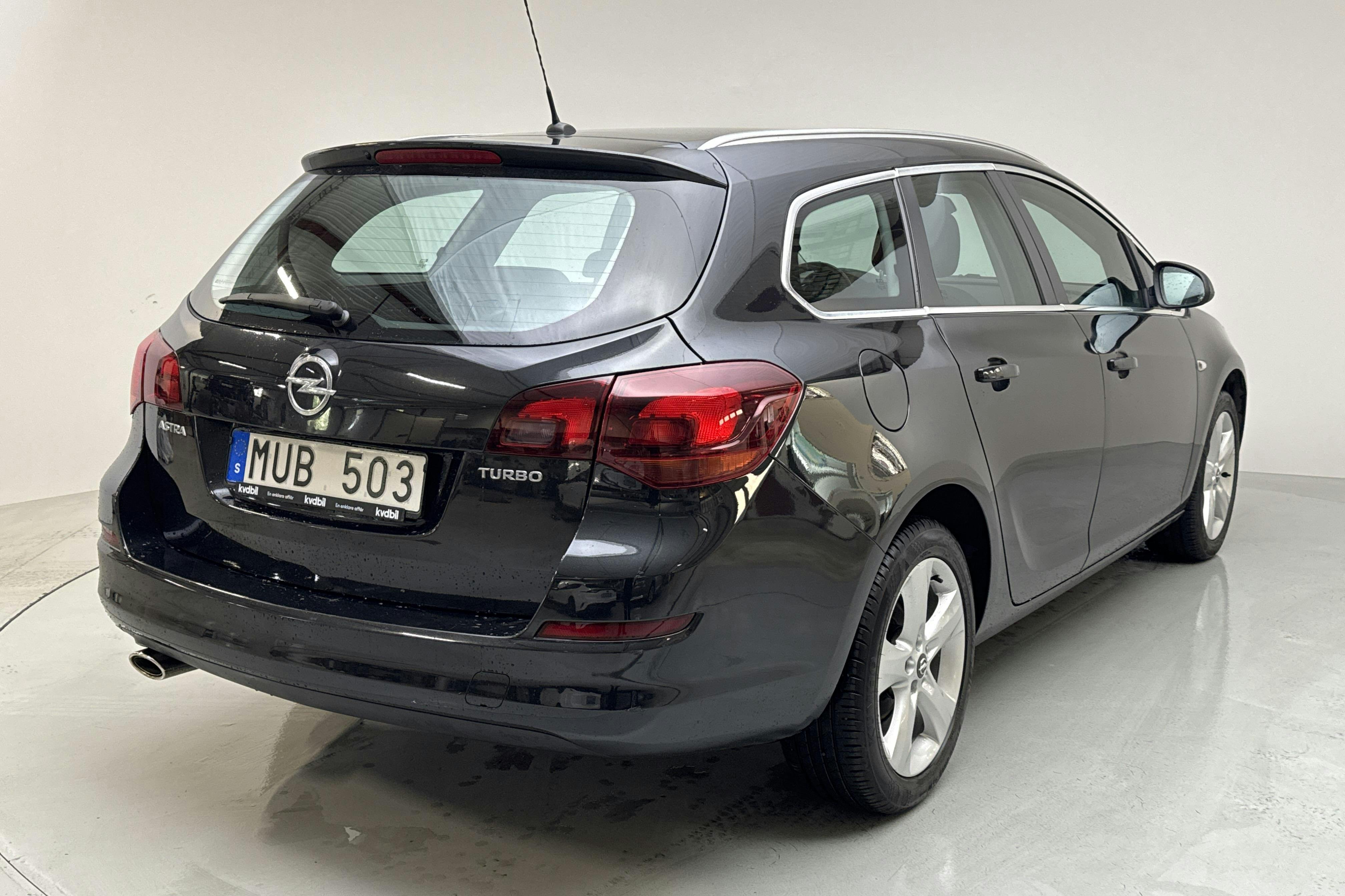 Opel Astra 1.4 Turbo ECOTEC Sports Tourer (140hk) - 119 450 km - Manual - black - 2012
