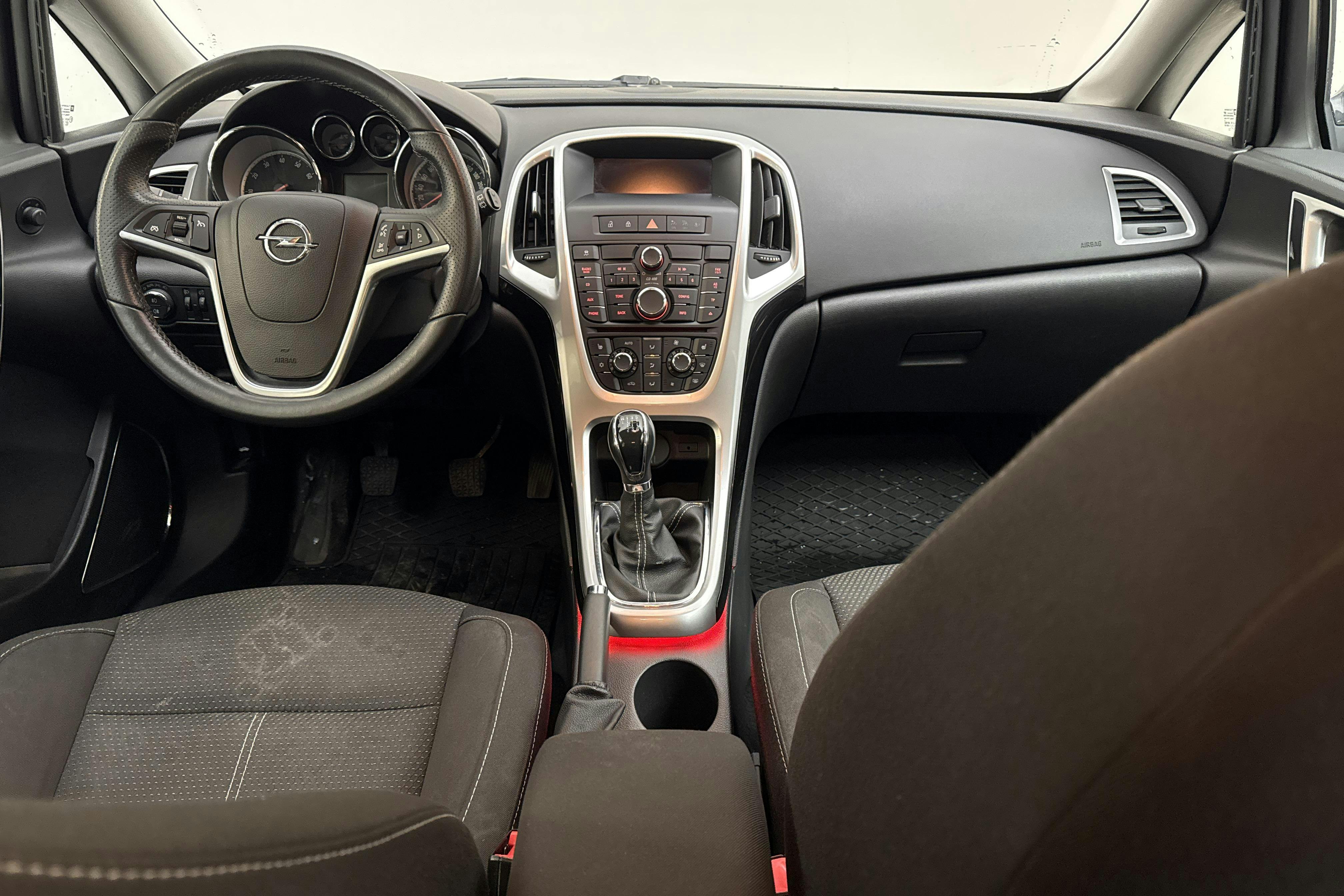 Opel Astra 1.4 Turbo ECOTEC Sports Tourer (140hk) - 119 450 km - Manual - black - 2012