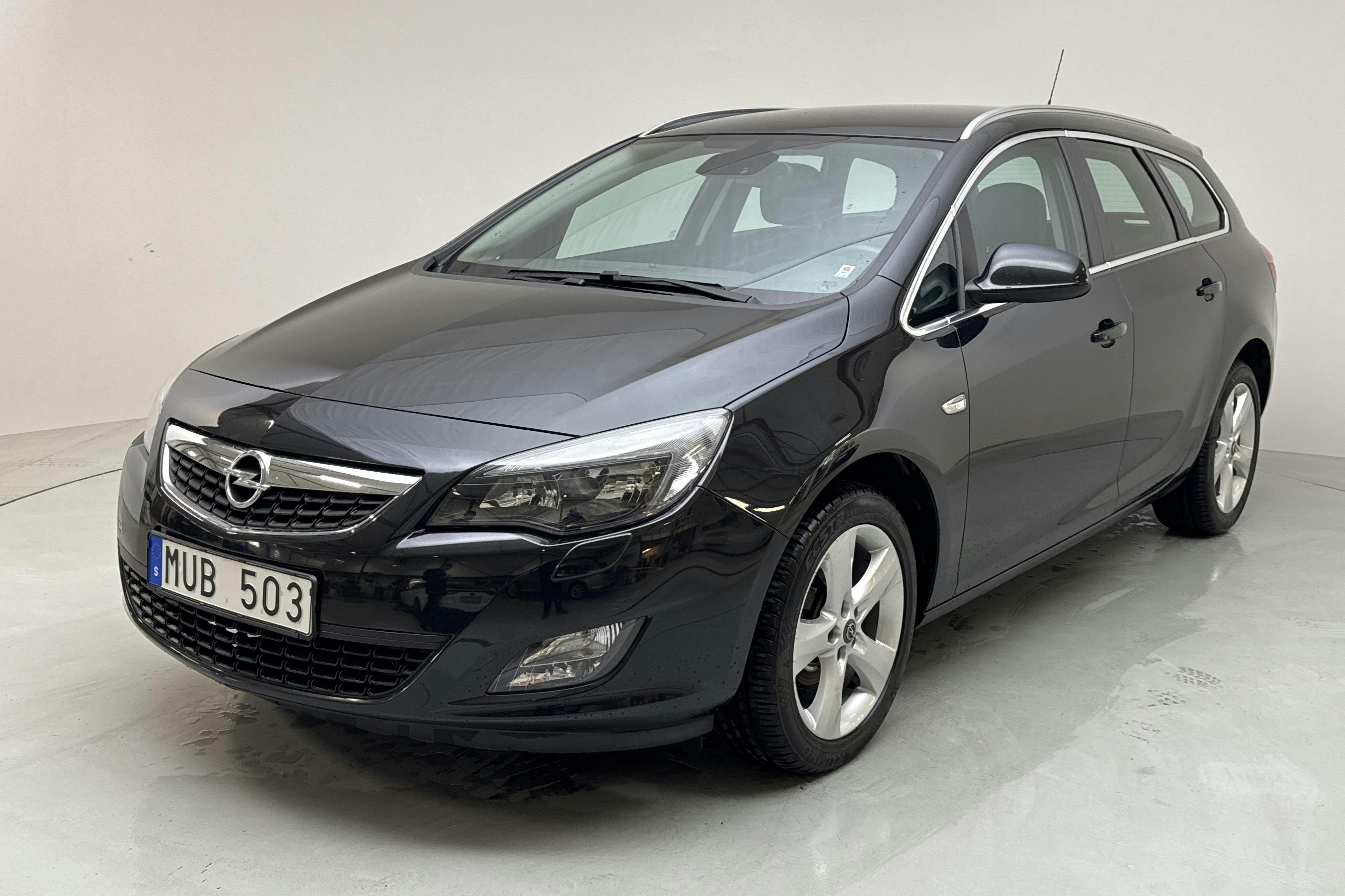 Opel Astra 1.4 Turbo ECOTEC Sports Tourer (140hk) - 119 450 km - Manual - black - 2012