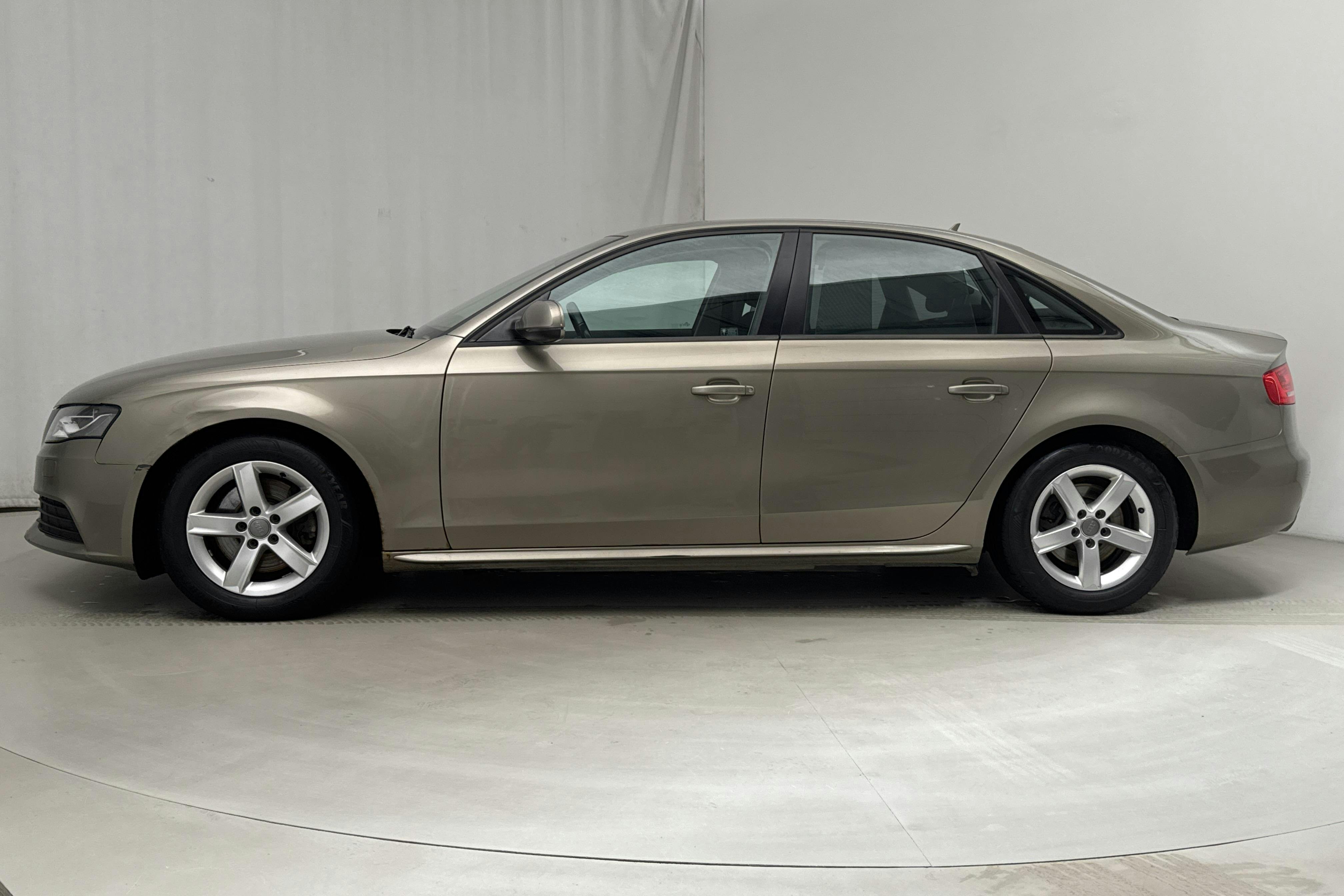 Audi A4 2.0 TDI e (136hk) - 213 860 km - Manuaalinen - Light Brown - 2010