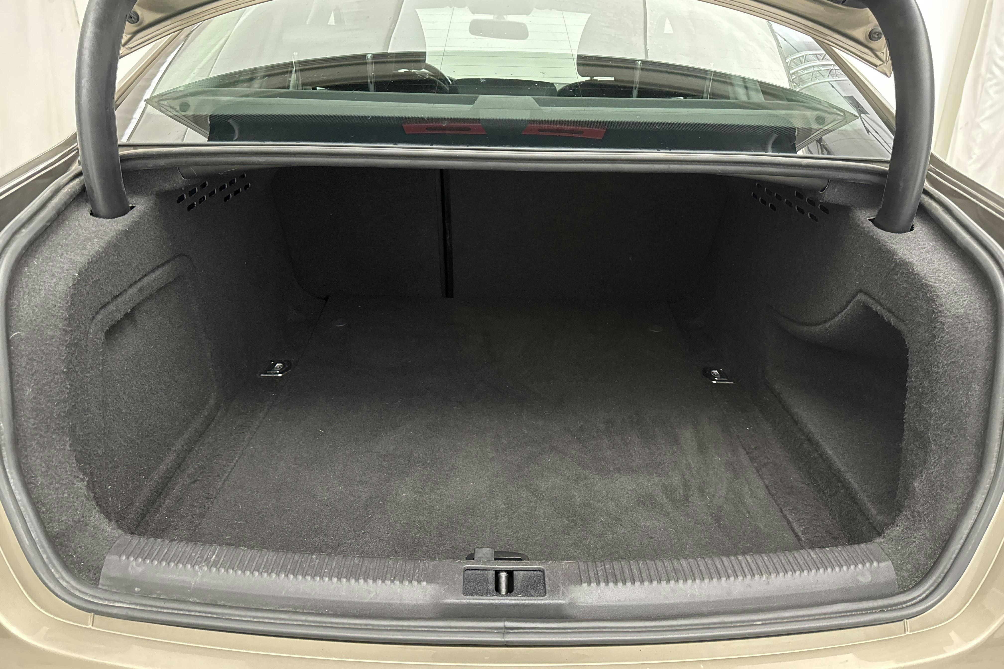 Audi A4 2.0 TDI e (136hk) - 213 860 km - Manuaalinen - Light Brown - 2010