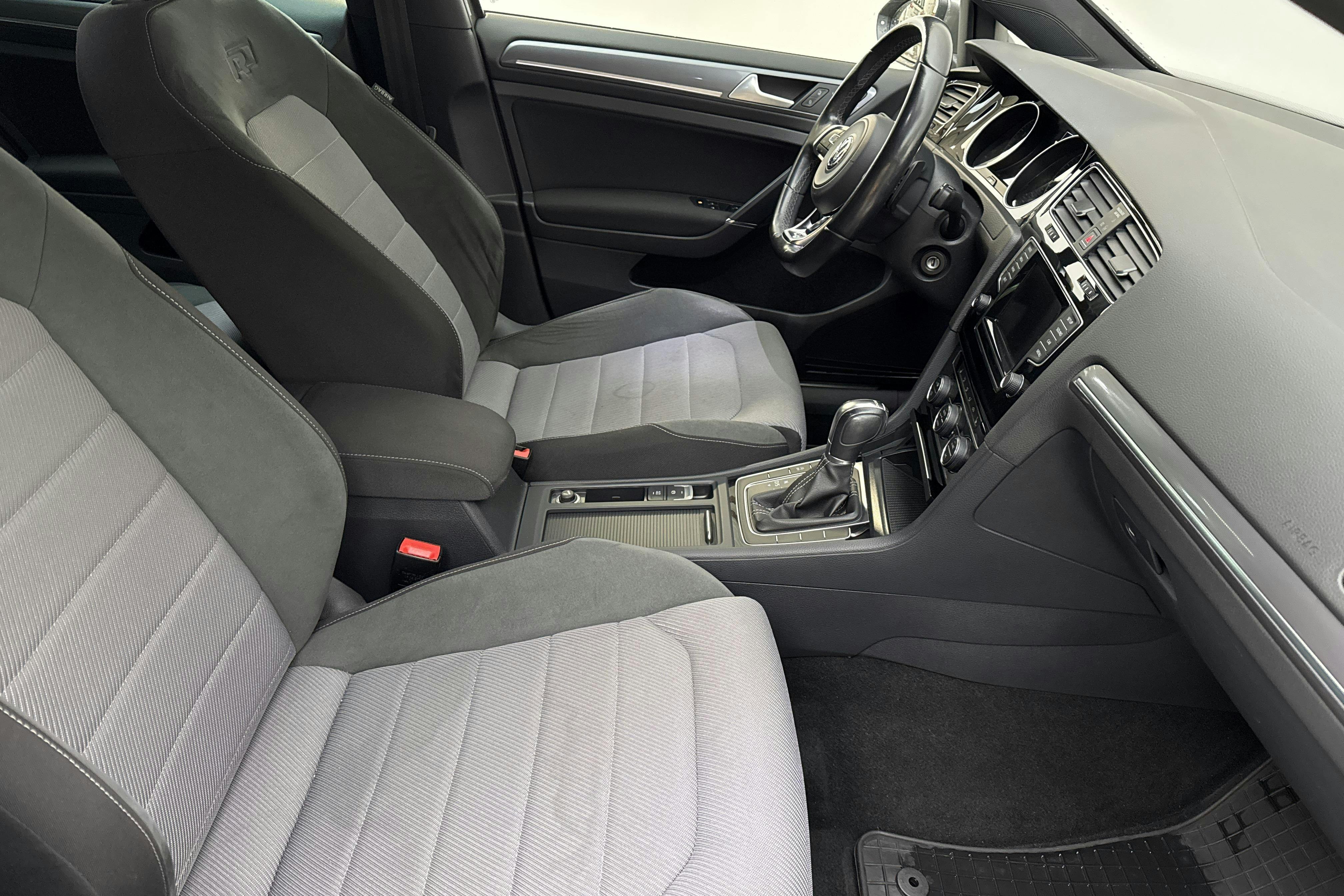VW Golf VII 1.4 TSI Sportscombi (140hk) - 173 690 km - Automatic - gray - 2015