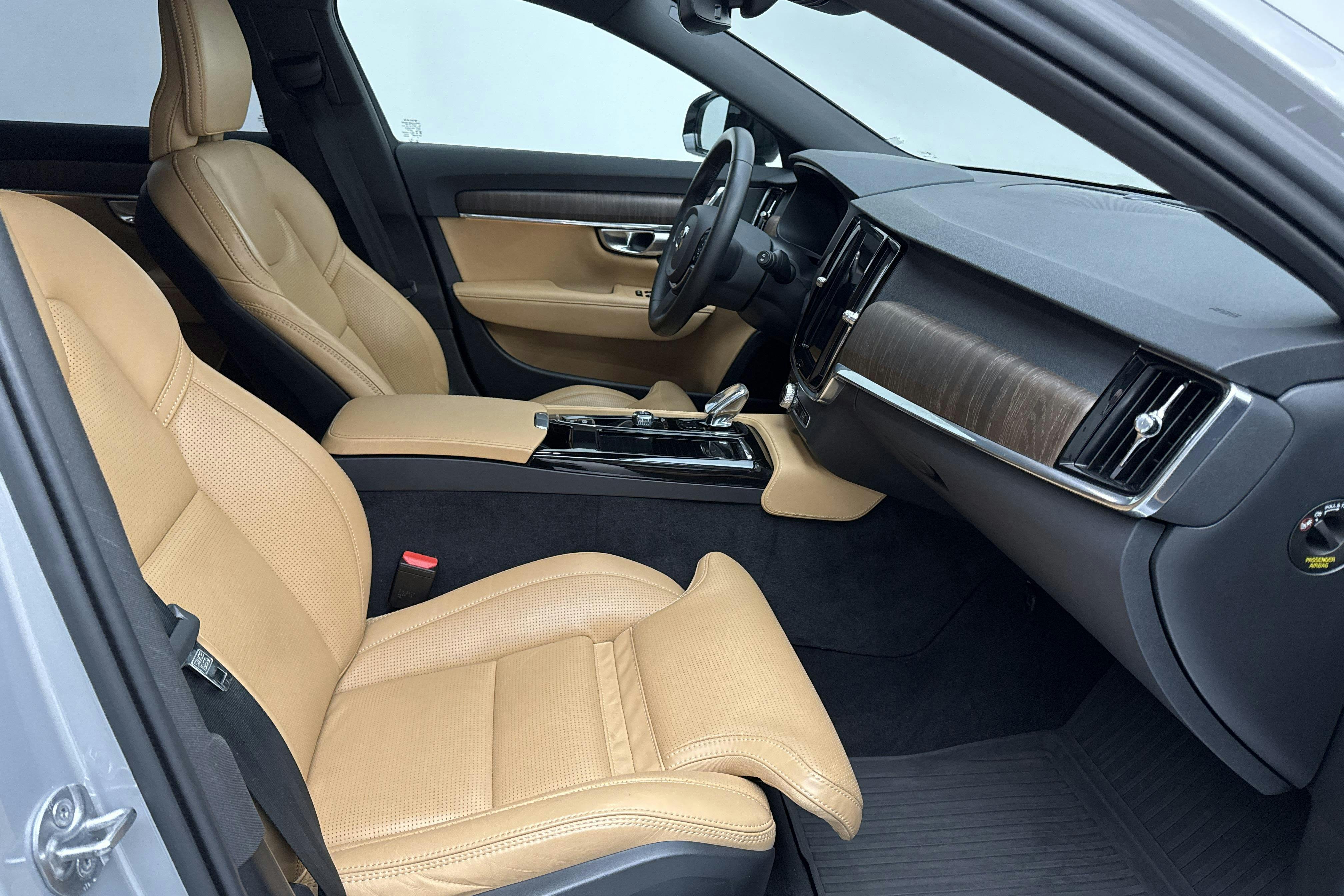 Volvo V90 T6 AWD Recharge (350hk) - 124 360 km - Automatic - silver - 2023