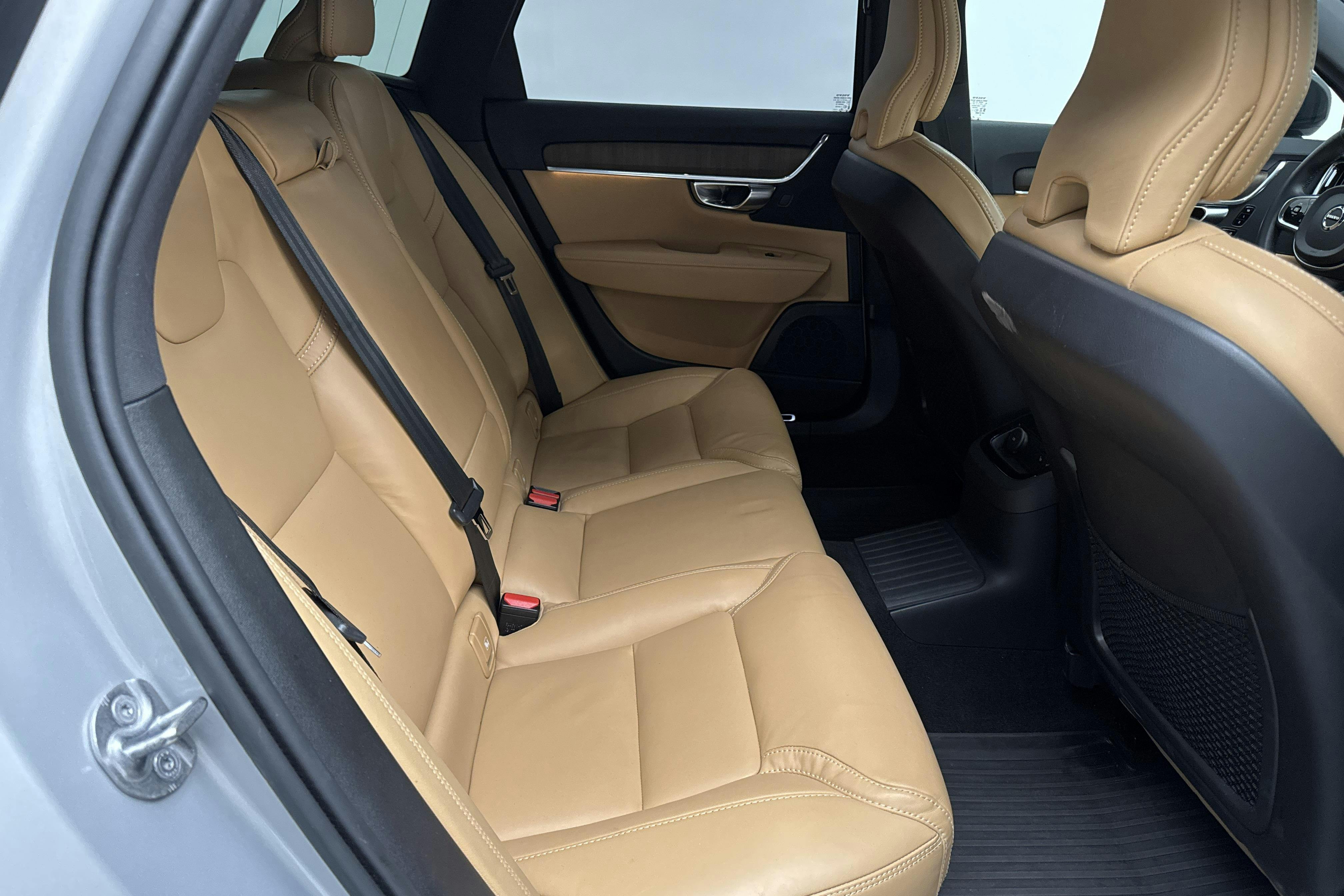 Volvo V90 T6 AWD Recharge (350hk) - 124 360 km - Automatic - silver - 2023