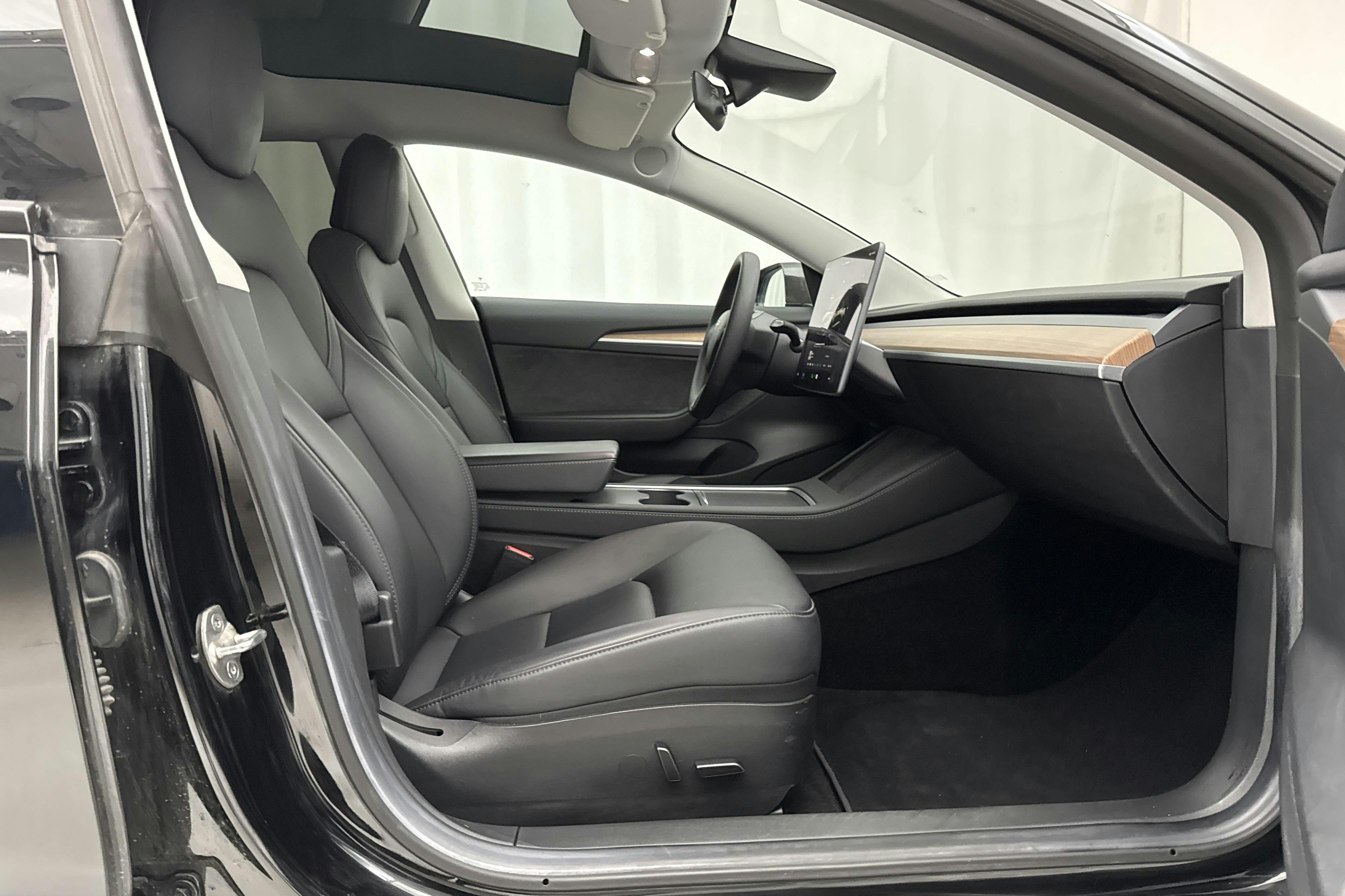 Tesla Model 3 Standard Range RWD - 60 800 km - Automatyczna - czarny - 2023
