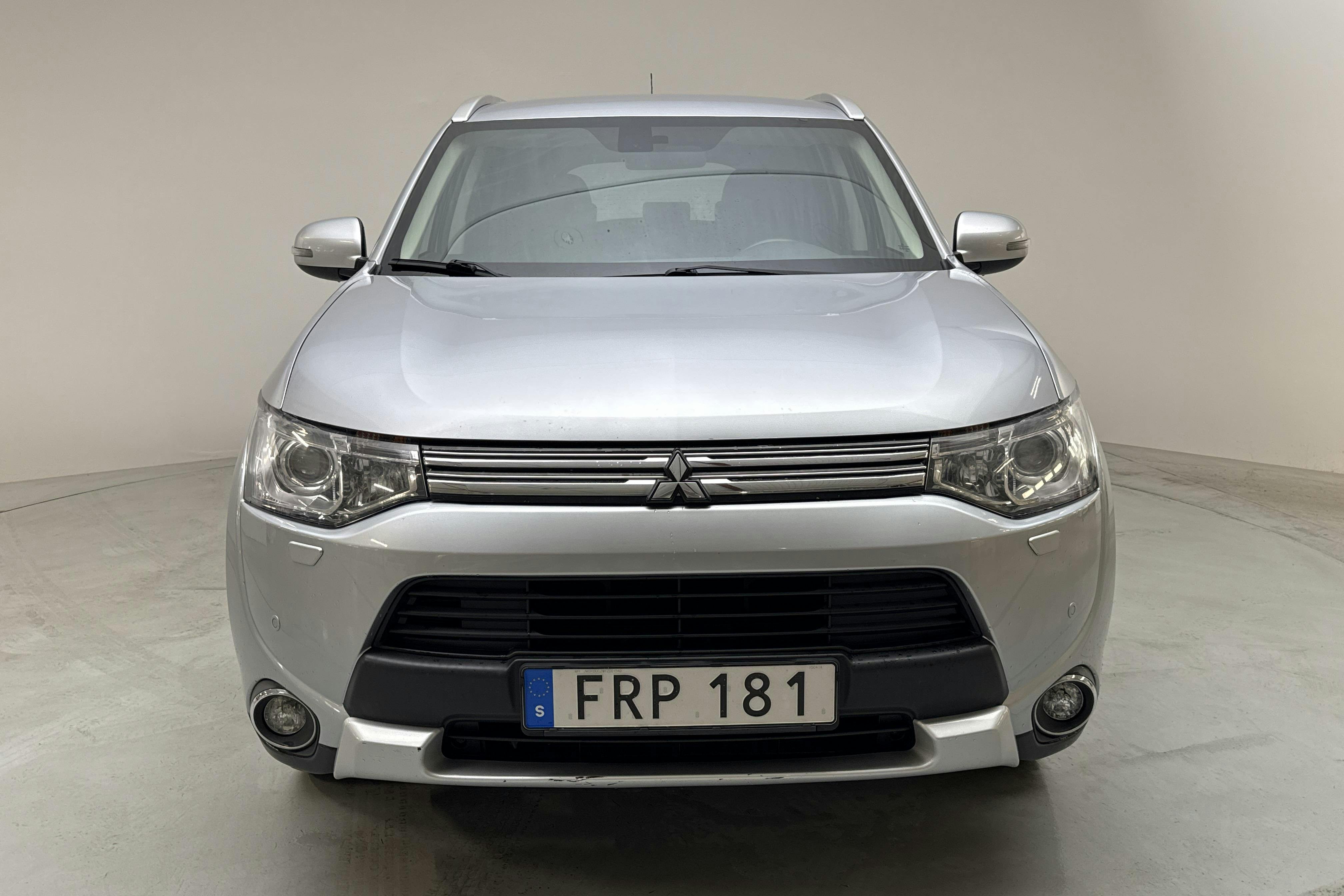 Mitsubishi Outlander 2.0 Plug-in Hybrid 4WD (121hk) - 149 620 km - Automatic - silver - 2015
