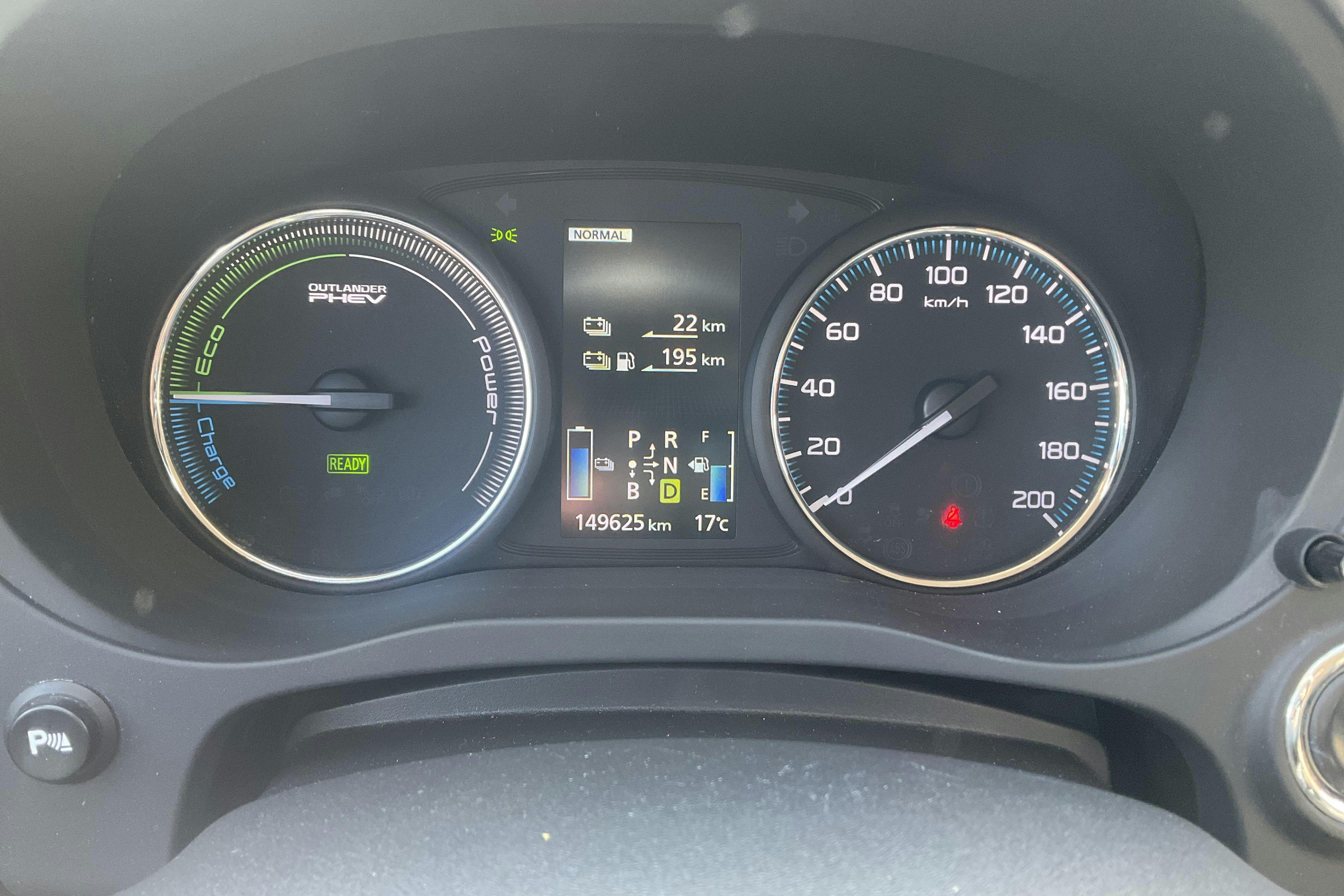 Mitsubishi Outlander 2.0 Plug-in Hybrid 4WD (121hk) - 149 620 km - Automatic - silver - 2015