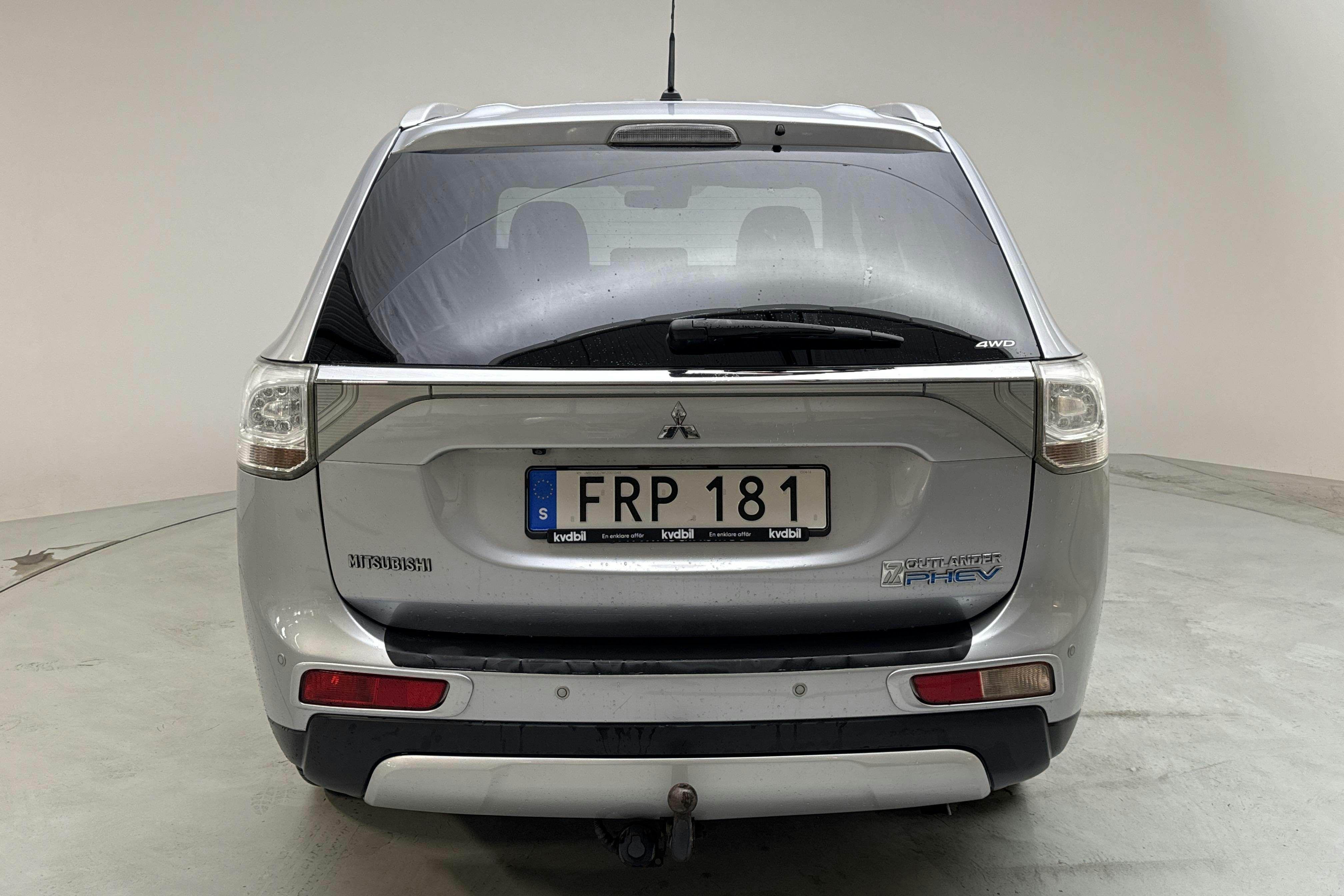 Mitsubishi Outlander 2.0 Plug-in Hybrid 4WD (121hk) - 149 620 km - Automatic - silver - 2015