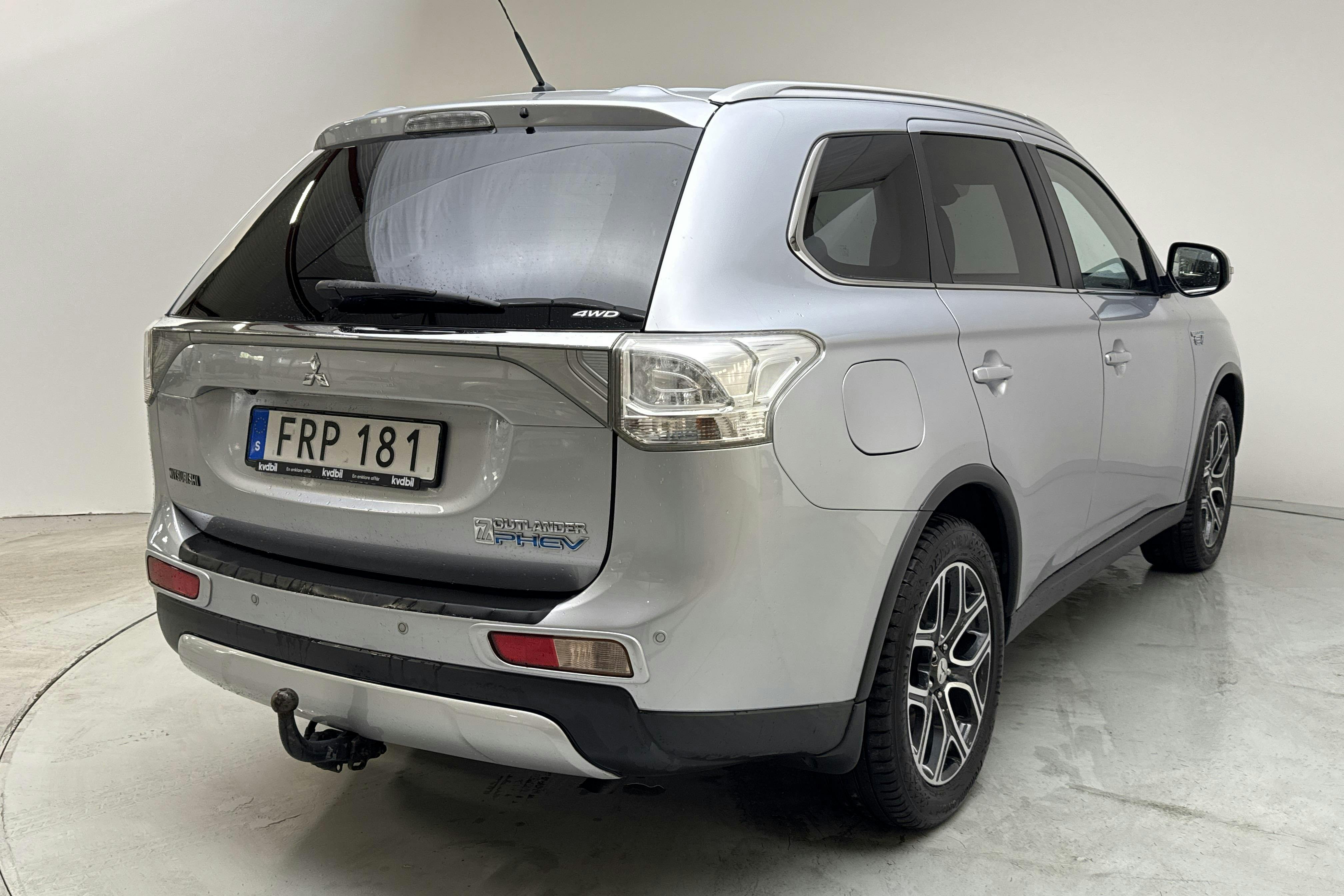 Mitsubishi Outlander 2.0 Plug-in Hybrid 4WD (121hk) - 149 620 km - Automatic - silver - 2015