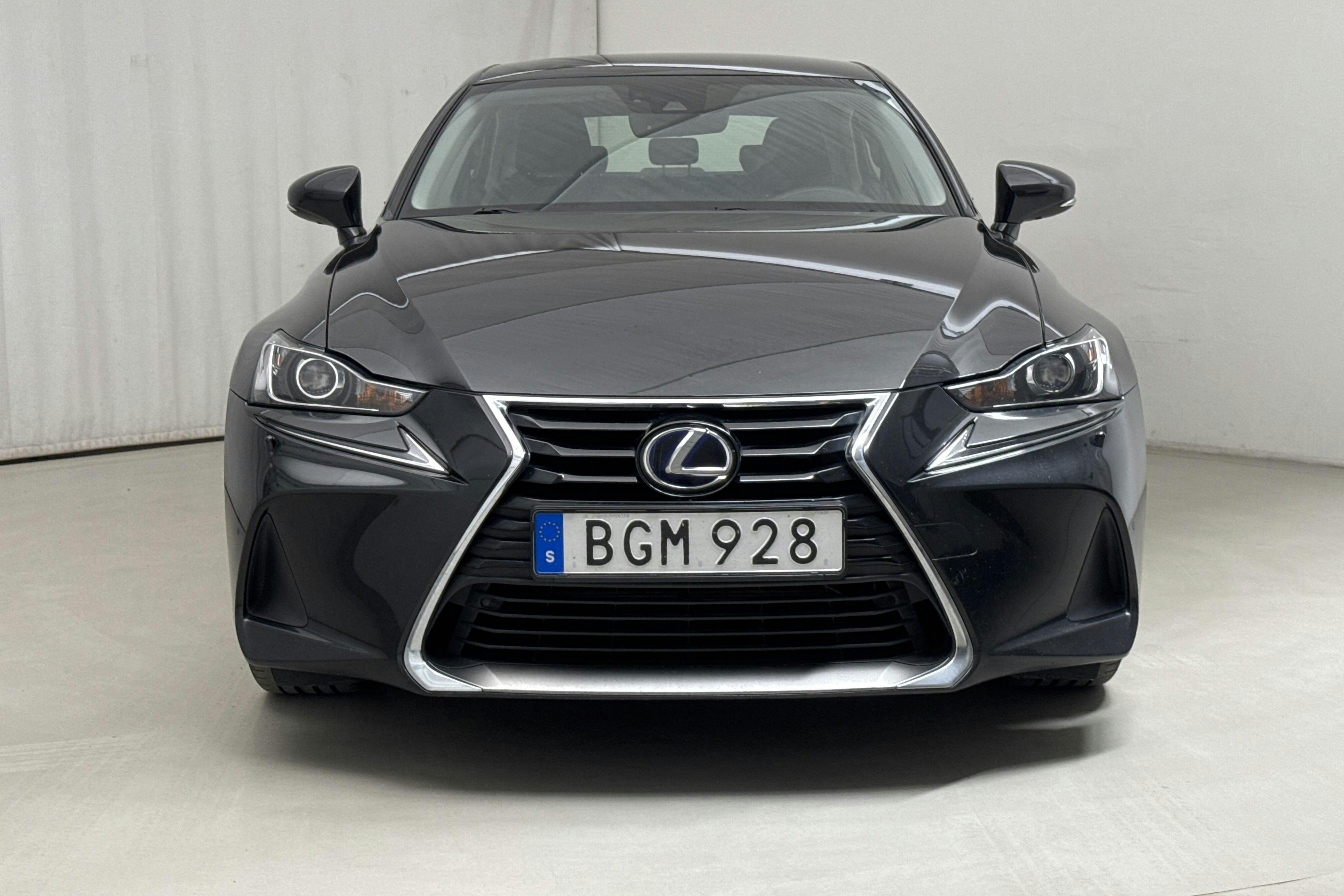 Lexus IS 300h (223hk) - 153 880 km - Automatyczna - czarny - 2017
