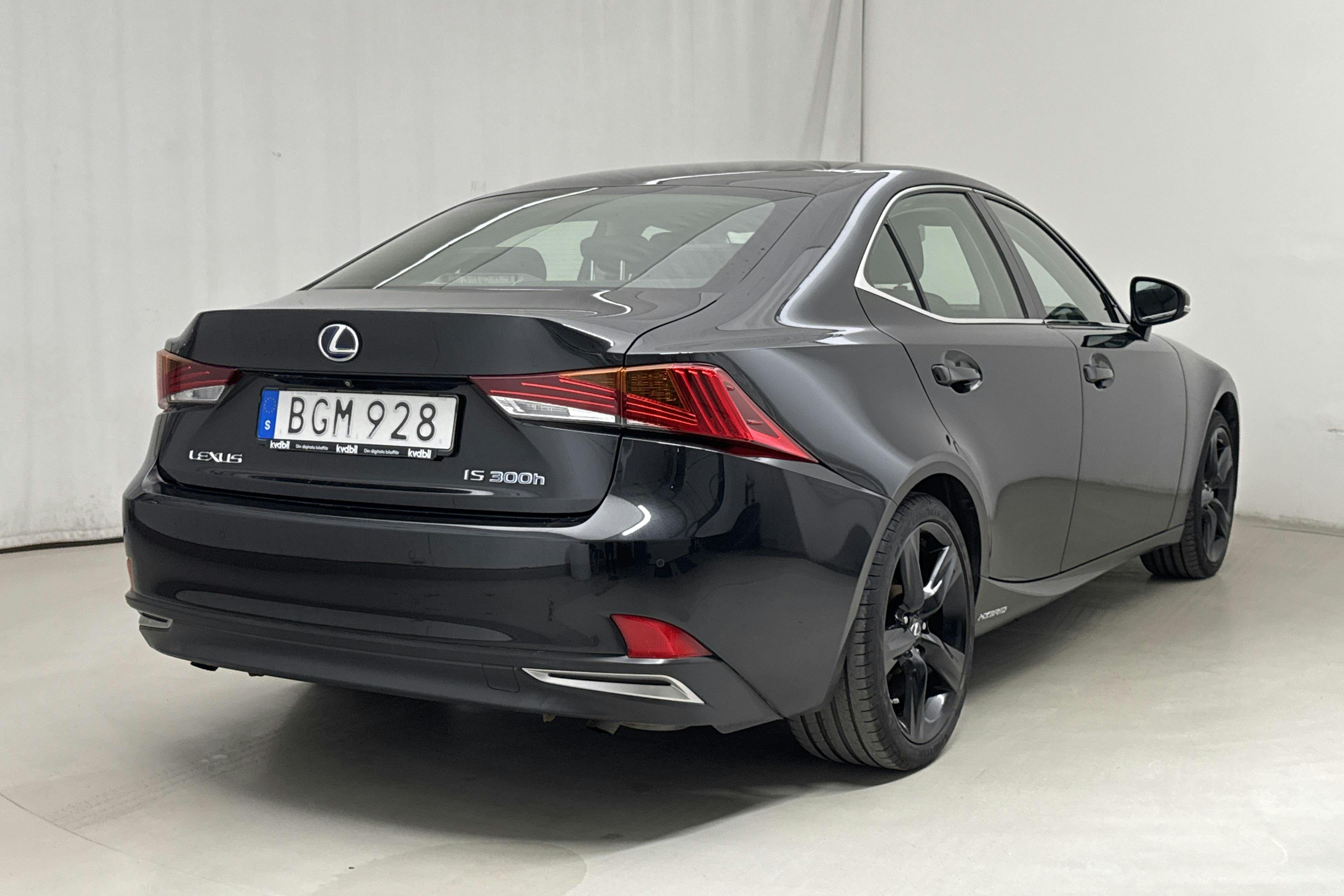 Lexus IS 300h (223hk) - 153 880 km - Automatyczna - czarny - 2017