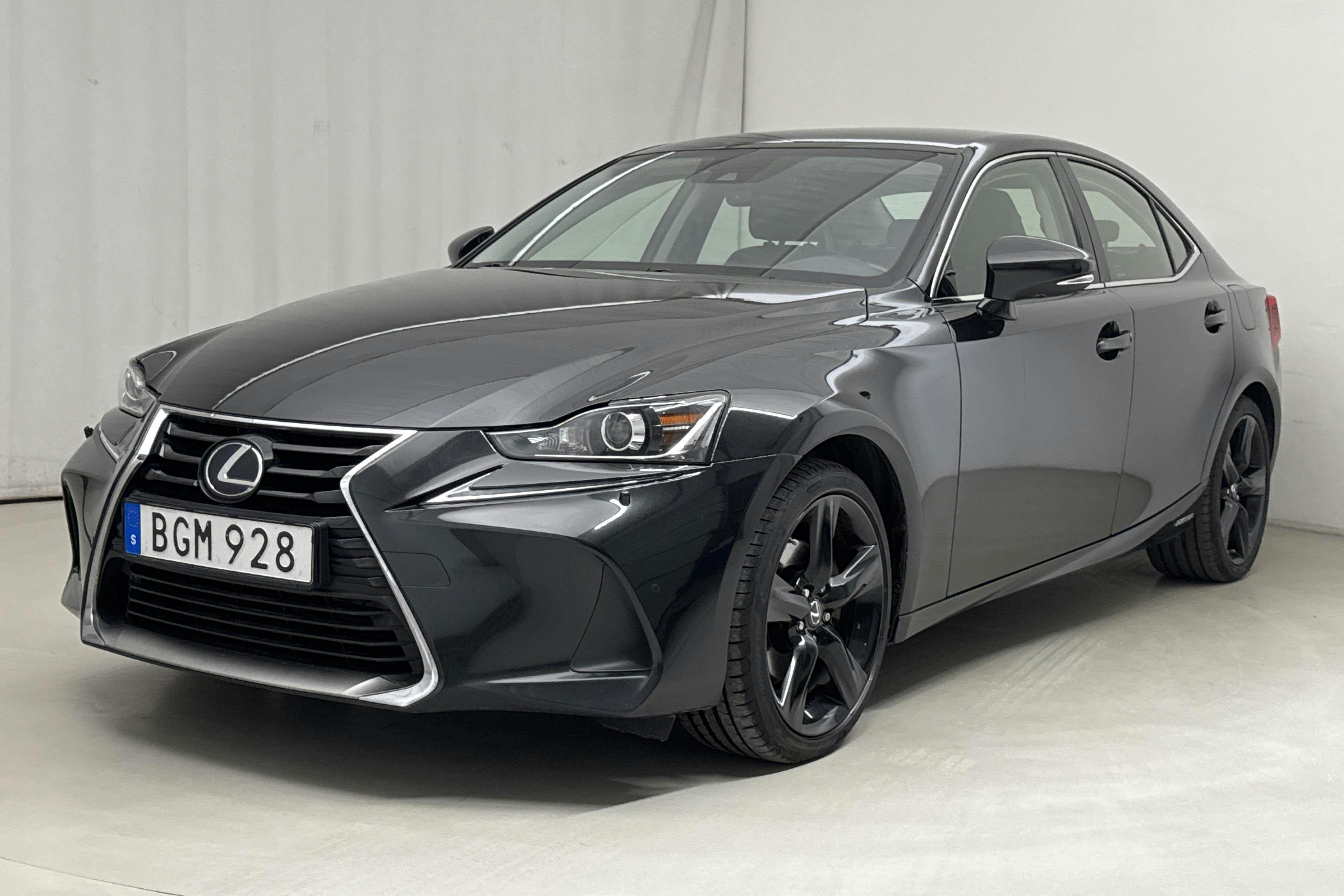 Lexus IS 300h (223hk) - 153 880 km - Automatyczna - czarny - 2017