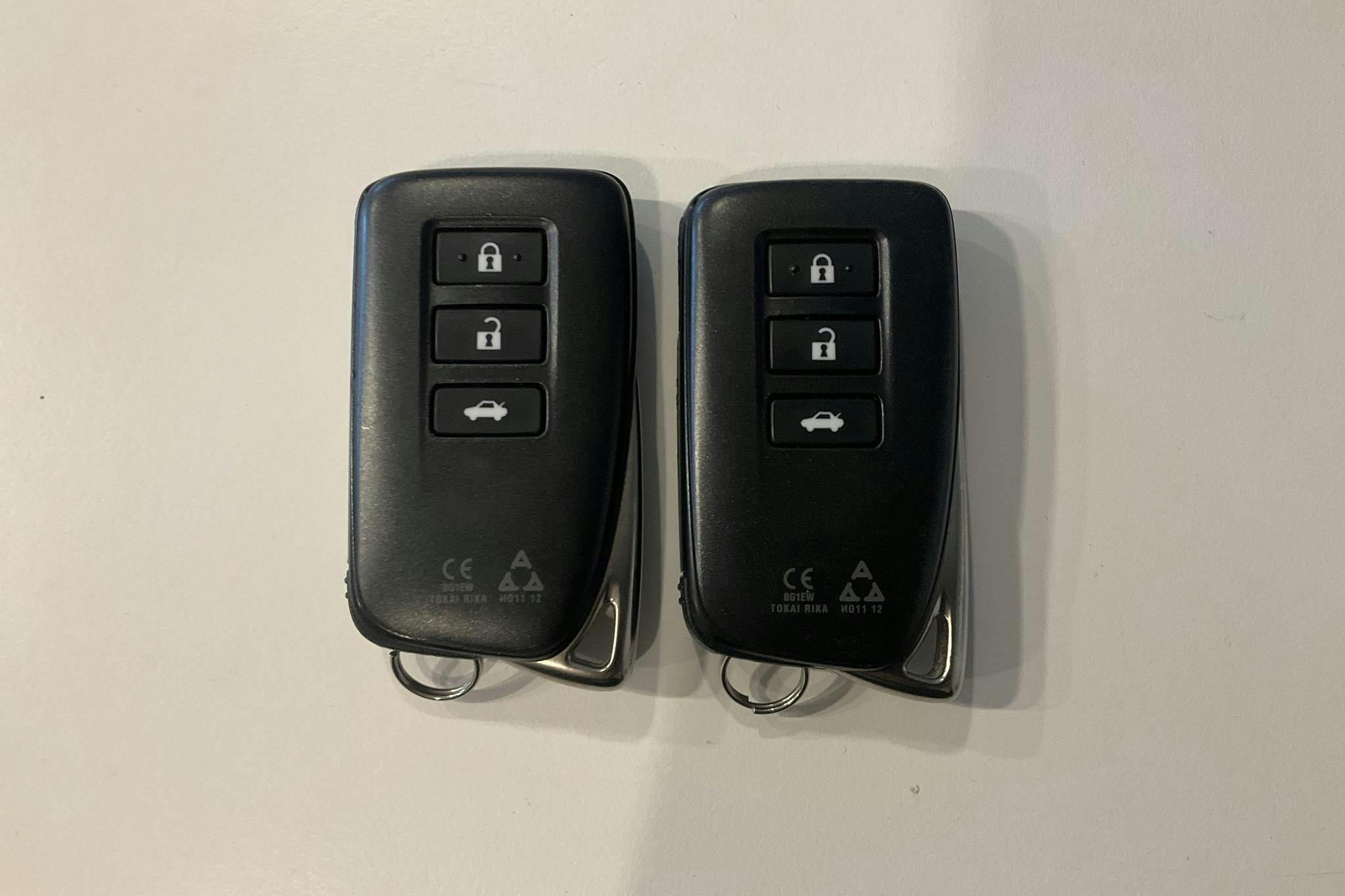 Lexus IS 300h (223hk) - 153 880 km - Automatyczna - czarny - 2017