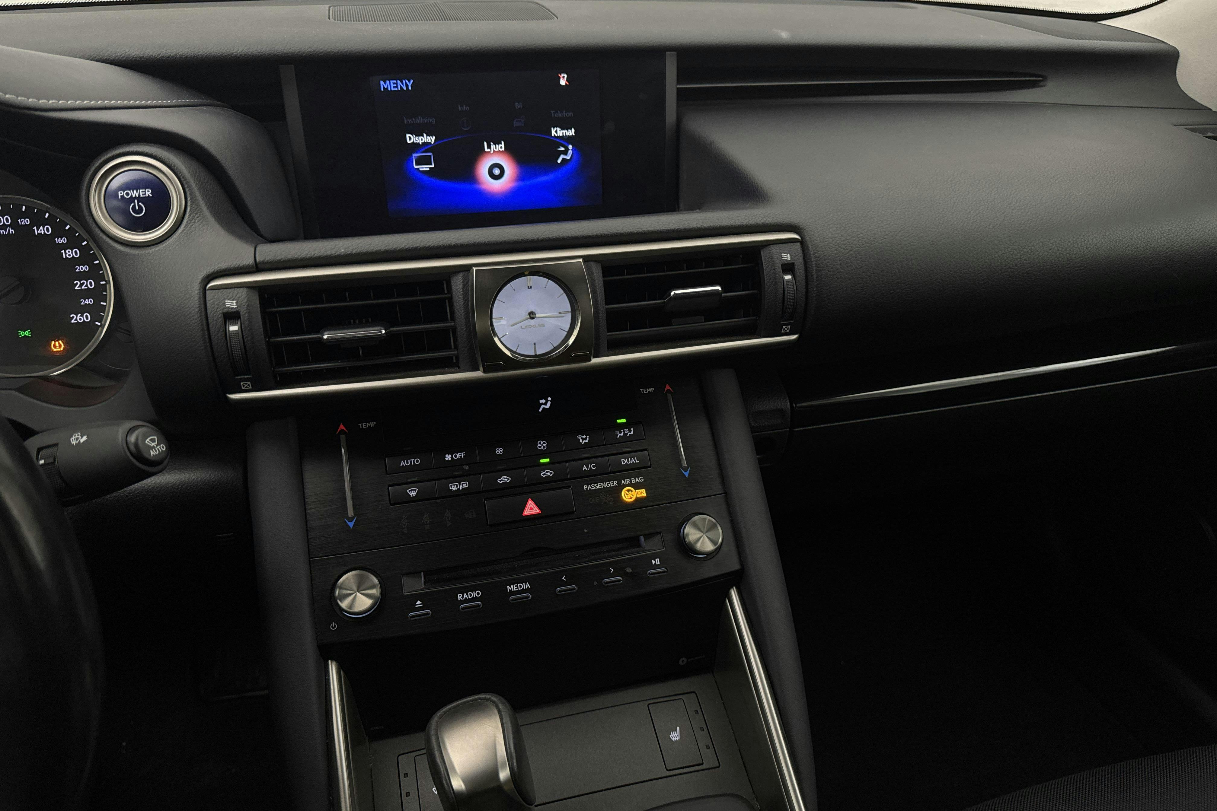Lexus IS 300h (223hk) - 153 880 km - Automatyczna - czarny - 2017