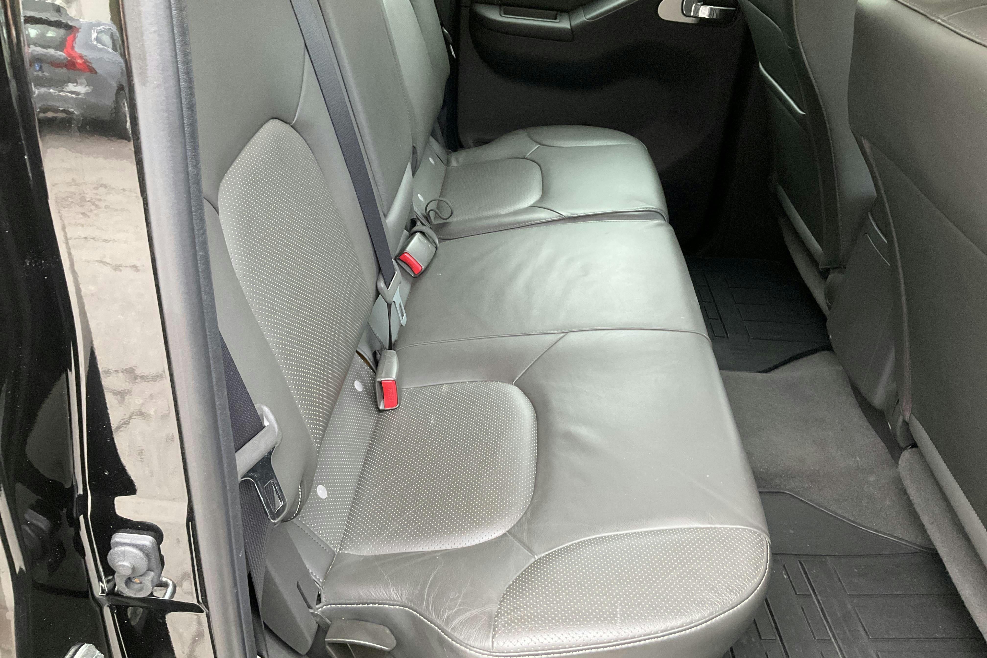 Nissan Navara 3.0 dCi V6 (231hk) - 83 600 km - Automatic - black - 2016