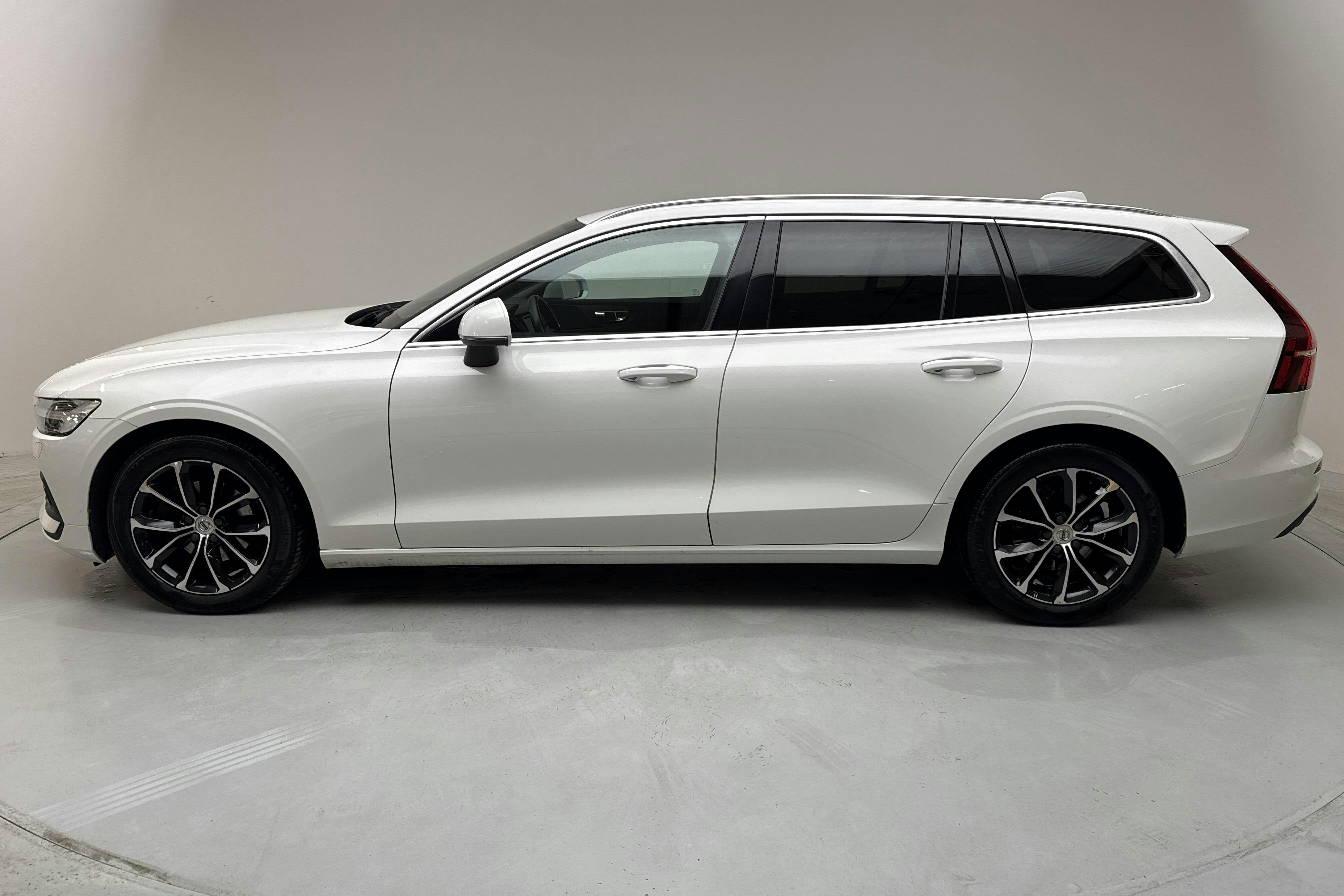 Volvo V60 D4 (190hk) - 190 080 km - Automatic - white - 2020