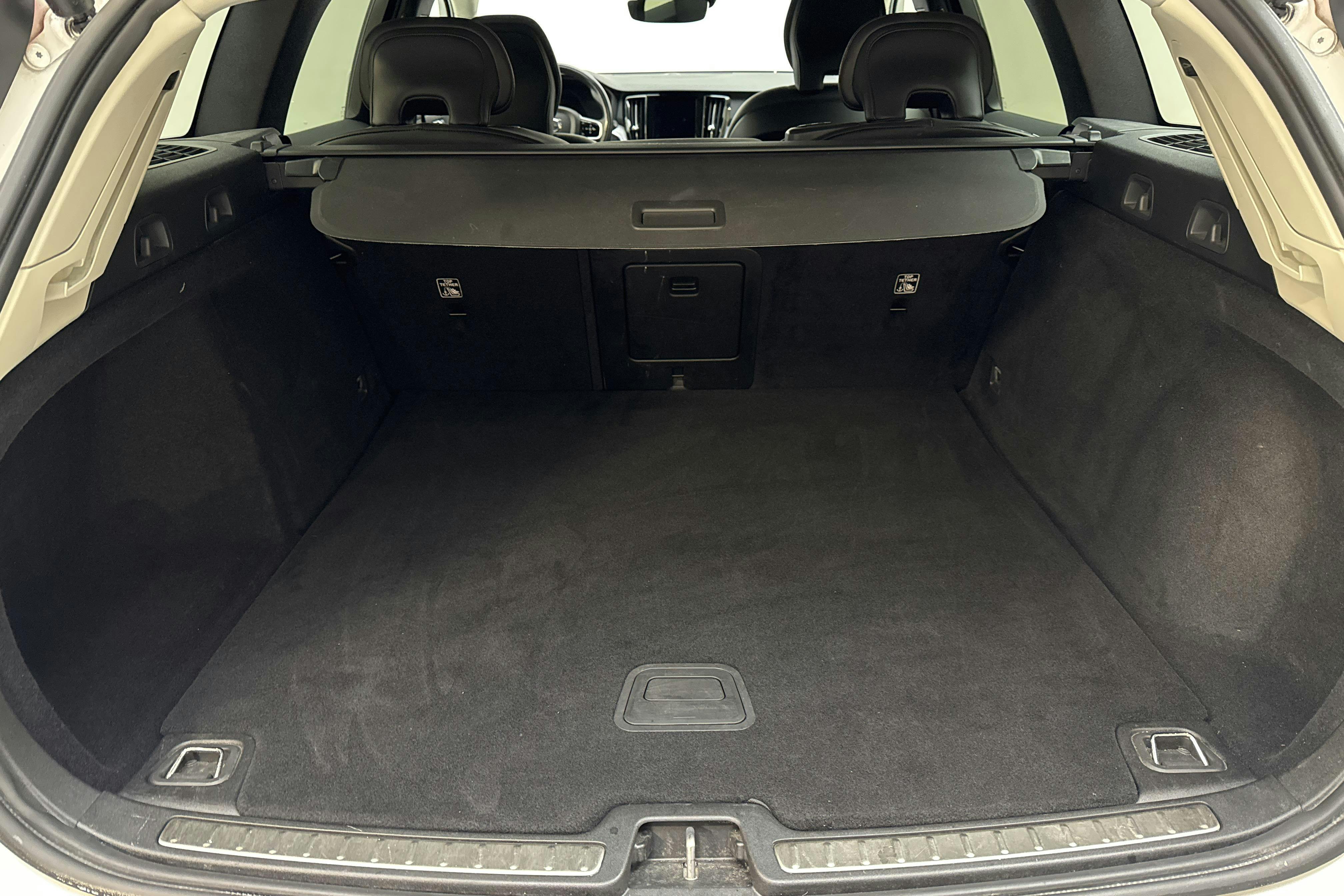 Volvo V60 D4 (190hk) - 190 080 km - Automaatne - valge - 2020