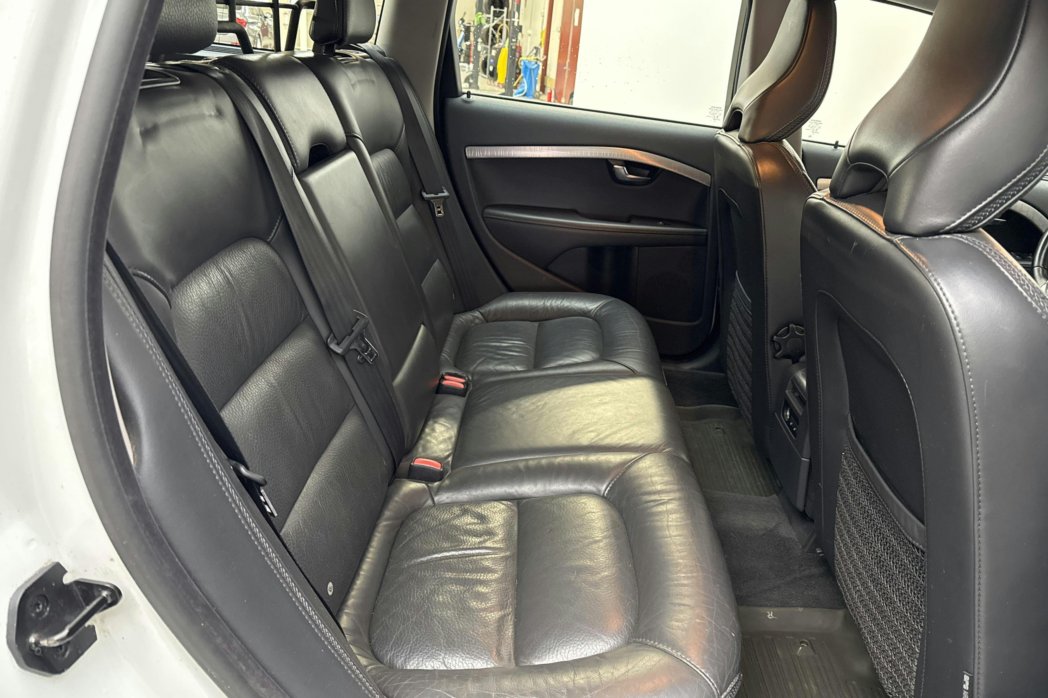 Volvo XC70 II D4 AWD (163hk) - 267 620 km - Manualna - biały - 2013