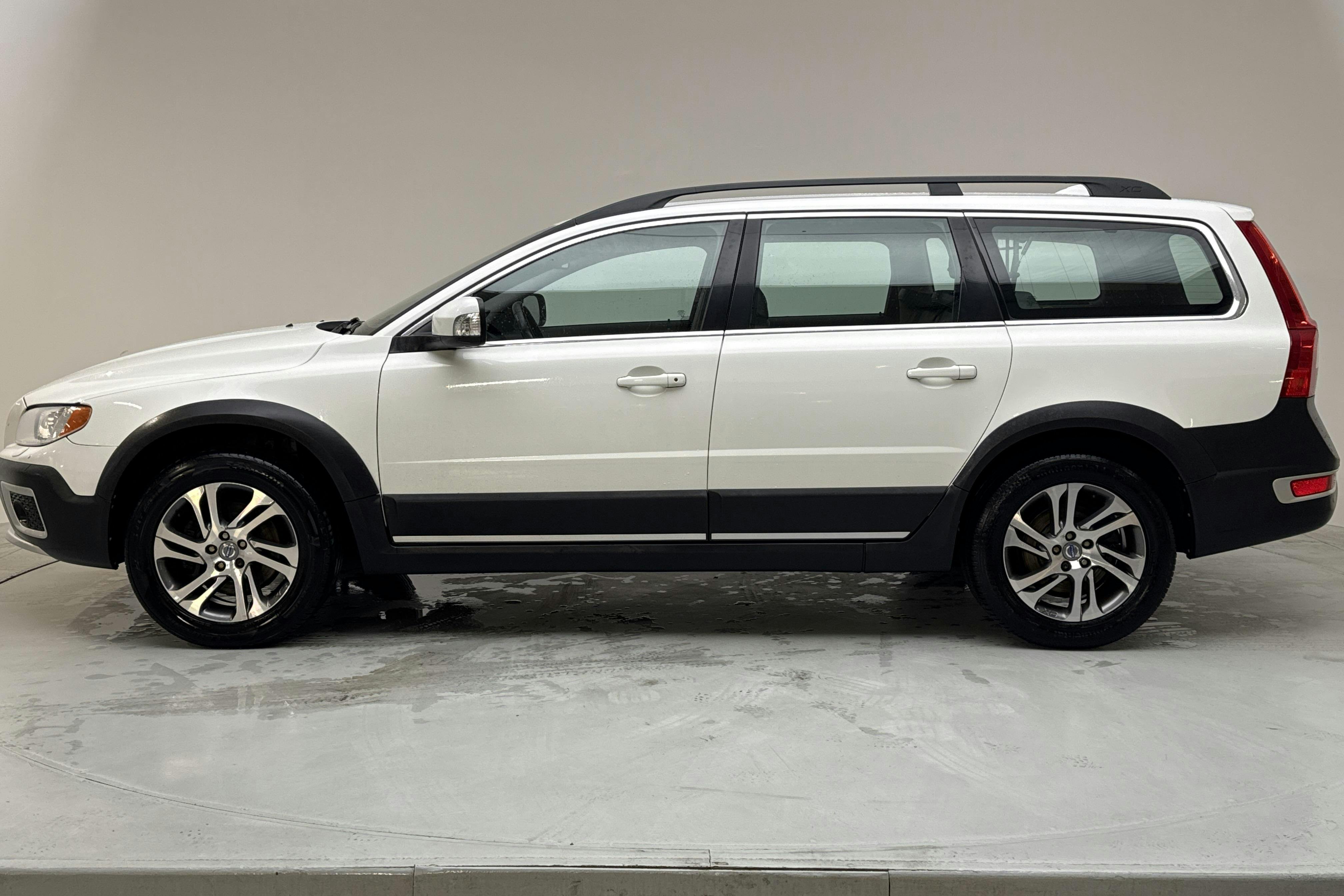 Volvo XC70 II D4 AWD (163hk) - 267 620 km - Manualna - biały - 2013