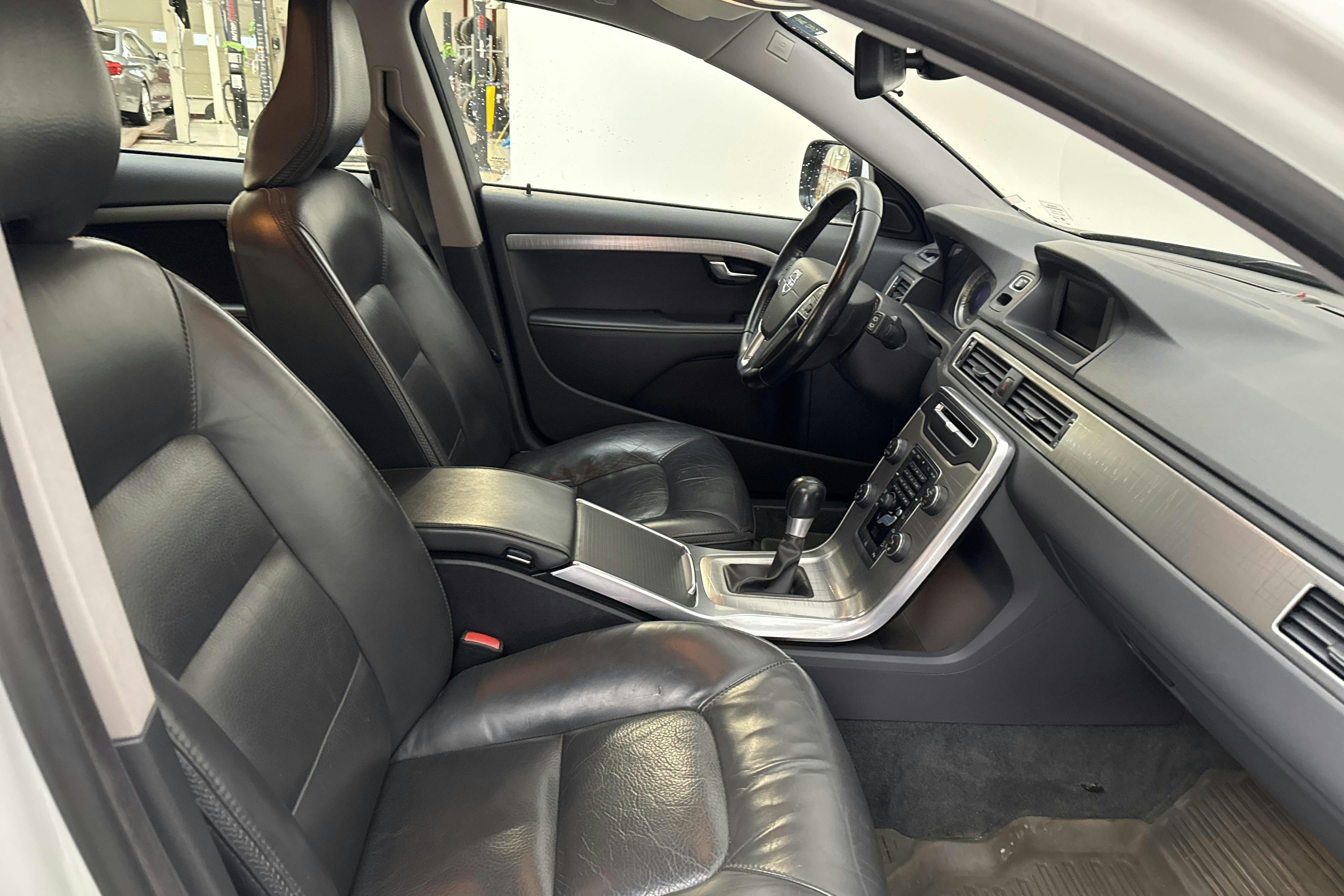 Volvo XC70 II D4 AWD (163hk) - 267 620 km - Manualna - biały - 2013